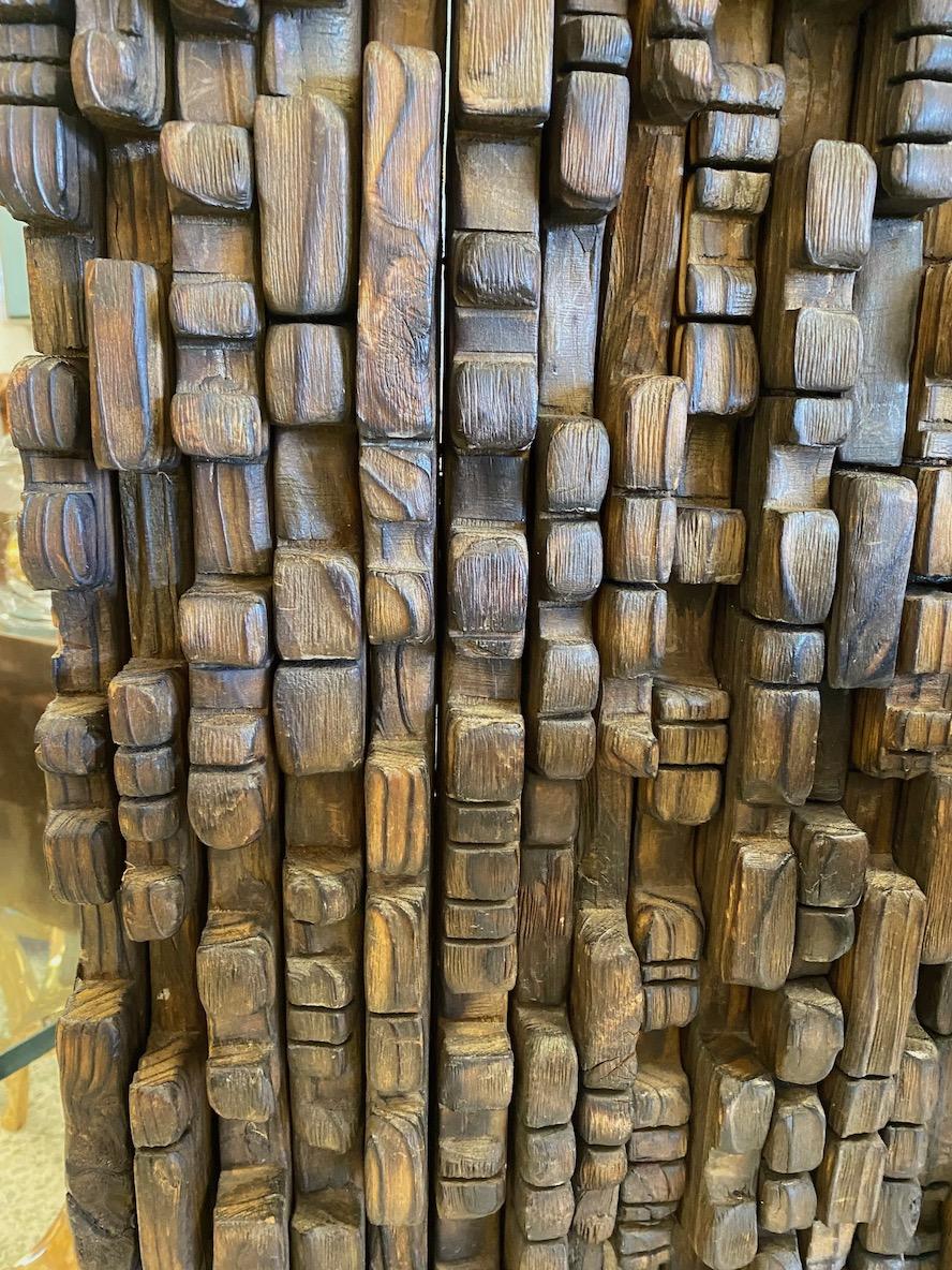 Ronald Mylchreest Scultura totemica in legno intagliato in vendita 2