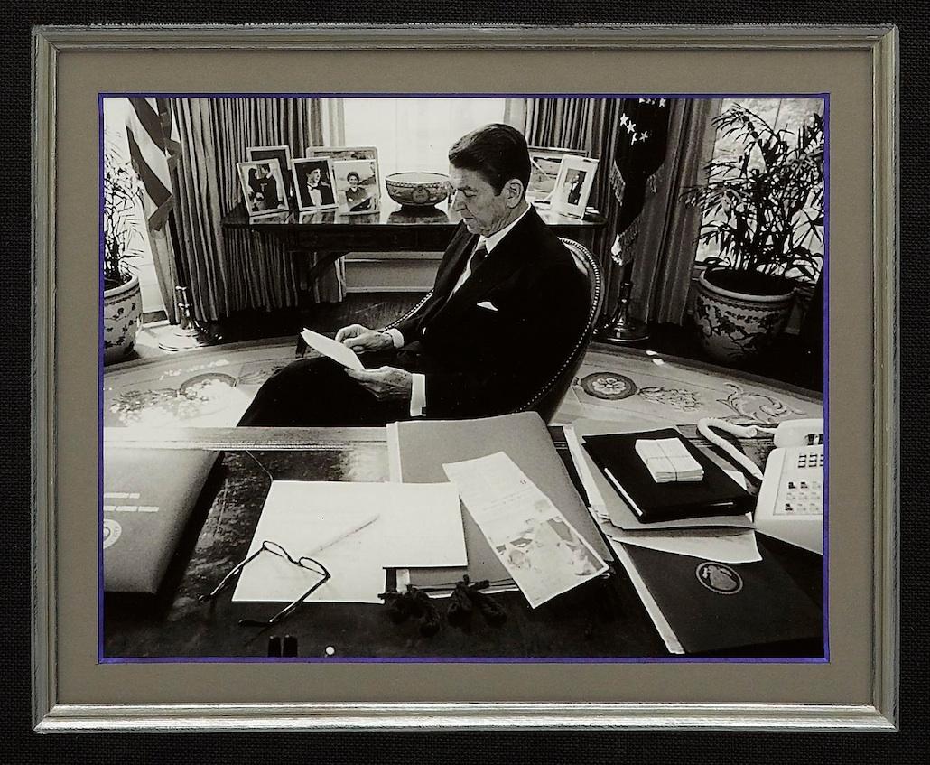 American Ronald Reagan Hand-Signed Note, circa 1981-1989