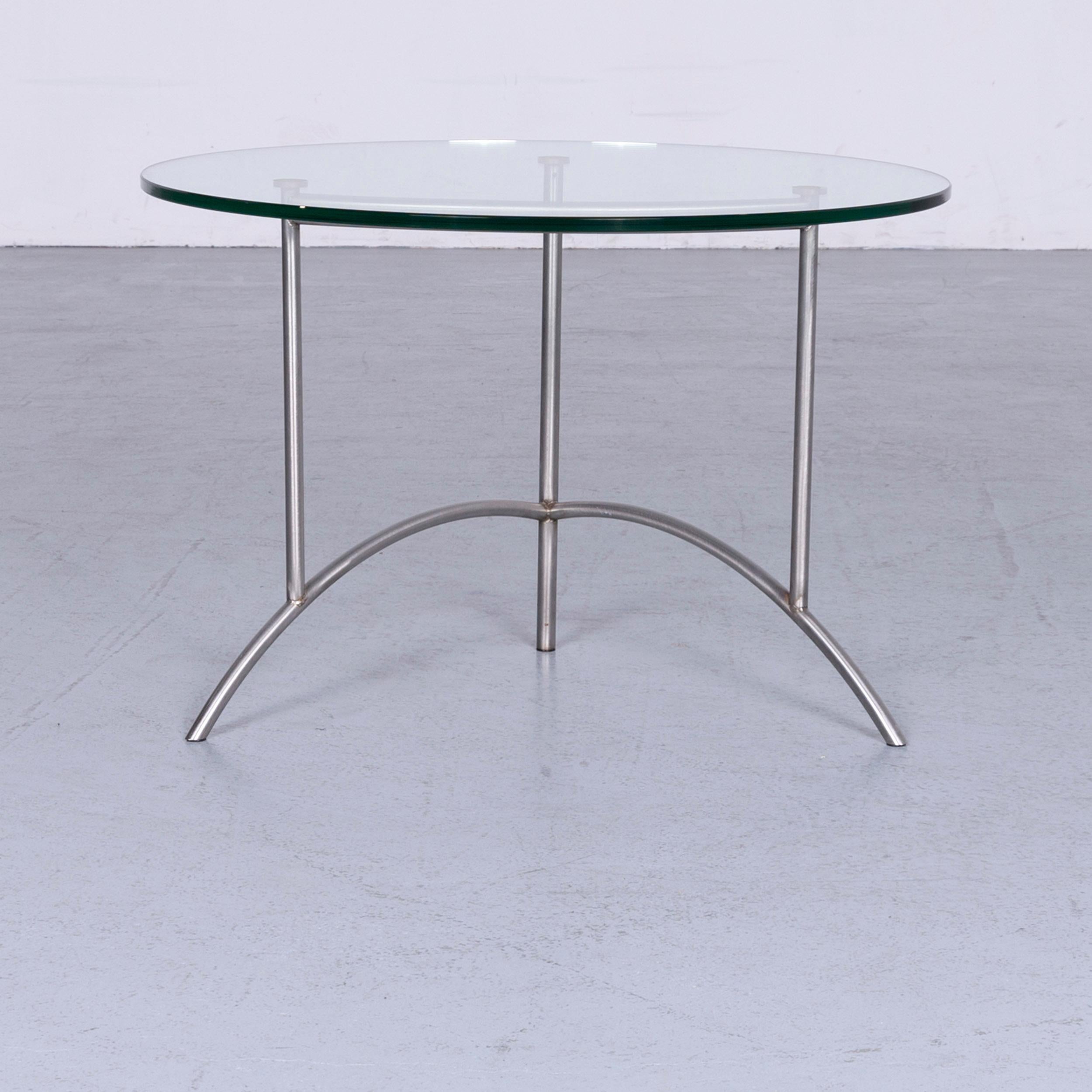 We bring to you an Ronald Schmitt designer glass coffee table set silver round.










