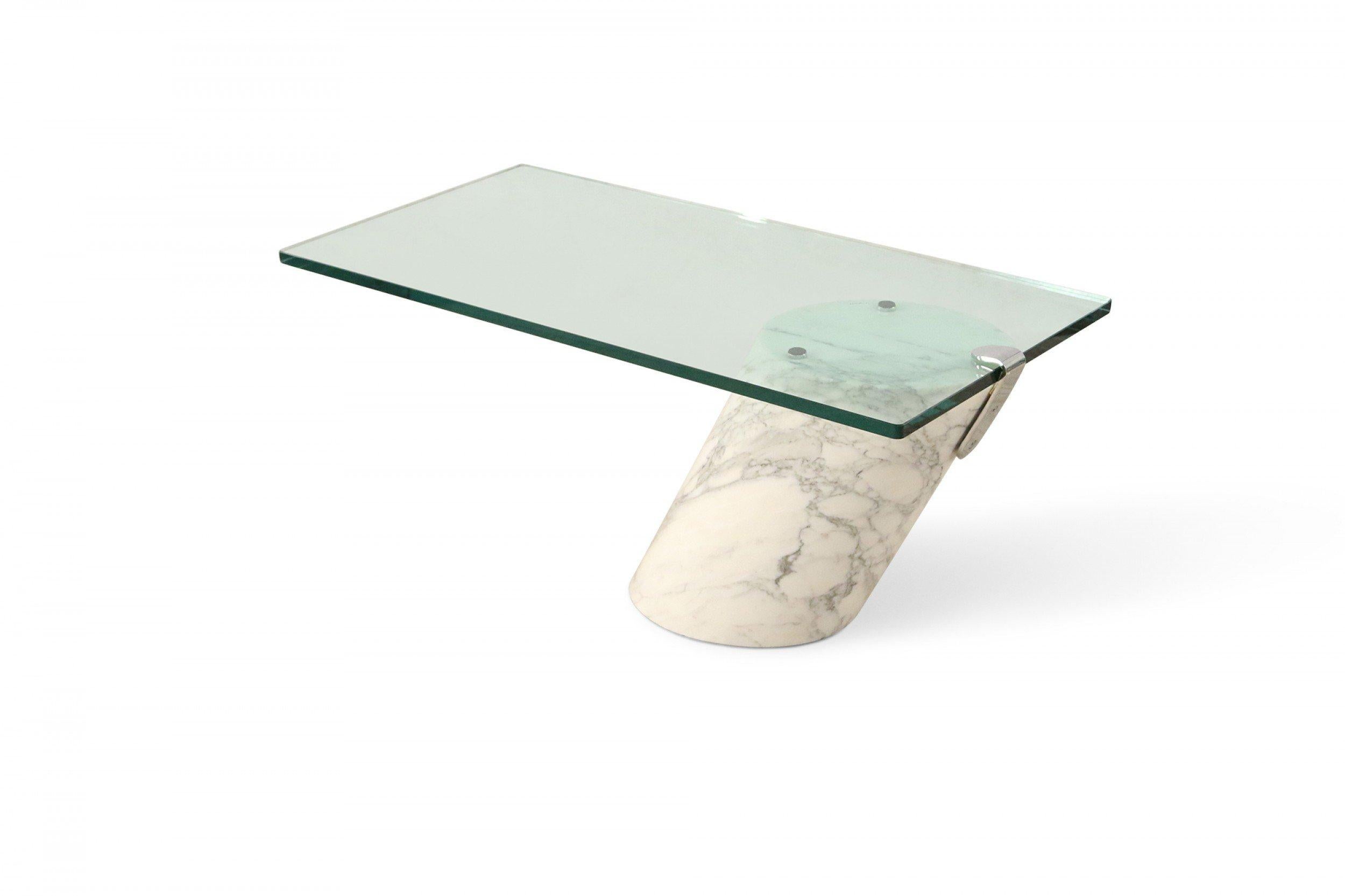 Mid-Century Modern Ronald Schmitt table basse en marbre blanc de Carrare et verre pour Brueton en vente