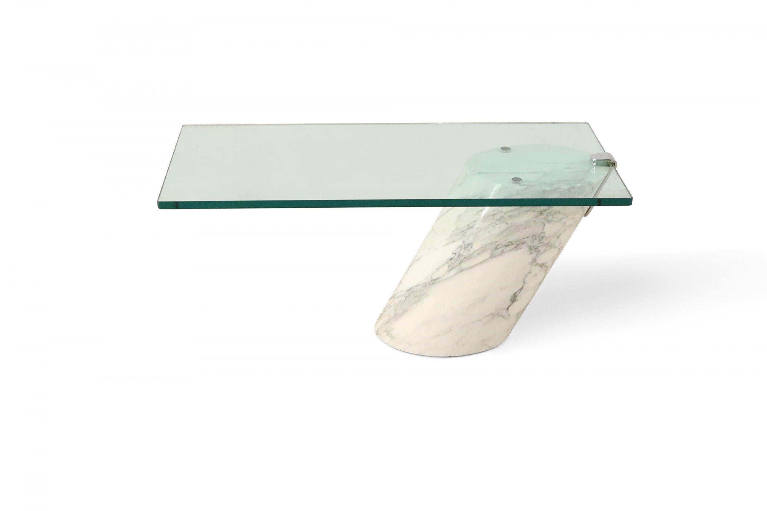 Ronald Schmitt für Brueton, Couchtisch aus weißem Carrara-Marmor und Glas (Deutsch) im Angebot