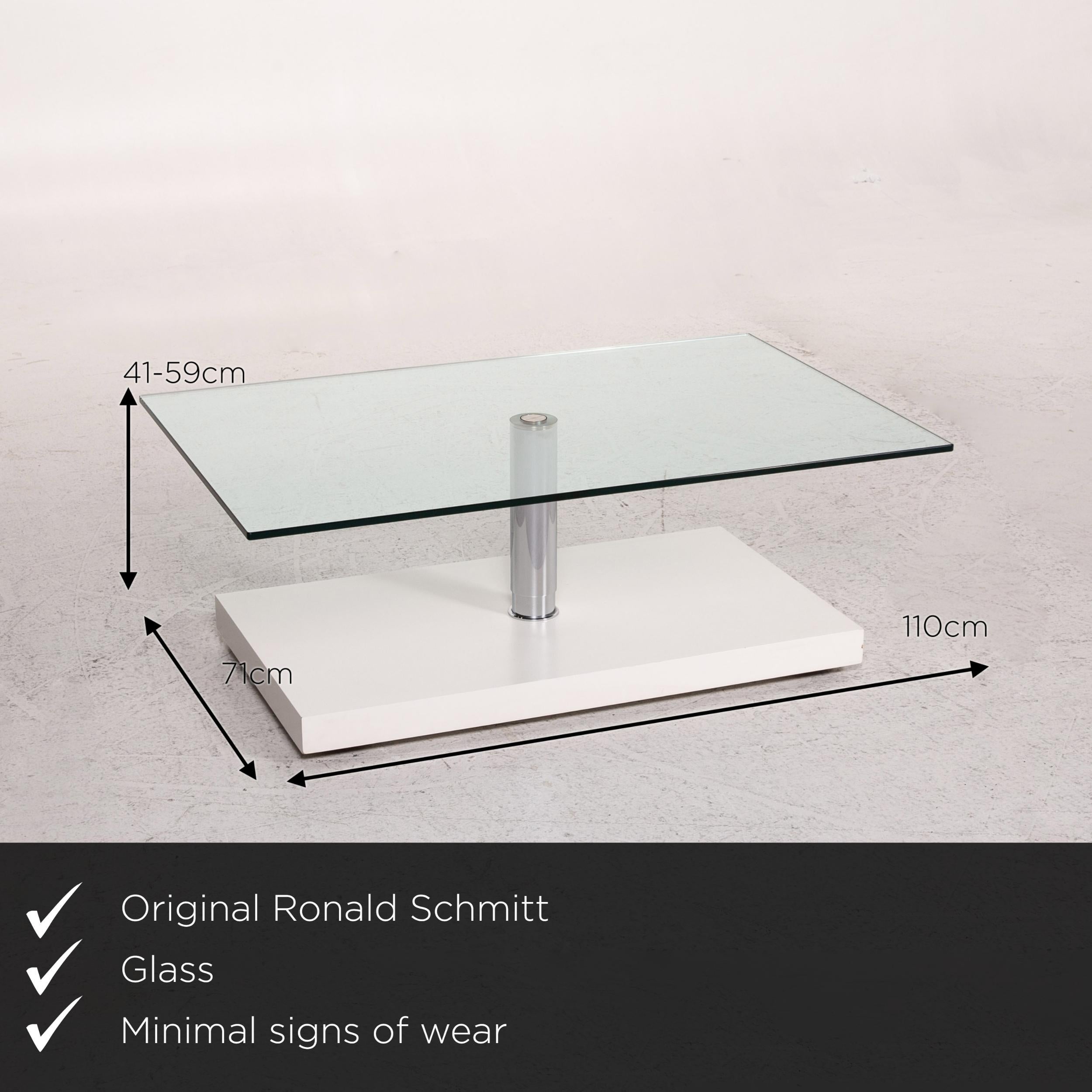 We present to you a Ronald Schmitt K 436 glass coffee table white table.

 

 Product measurements in centimeters:
 

 Depth 71
Width 110
Height 41.




     