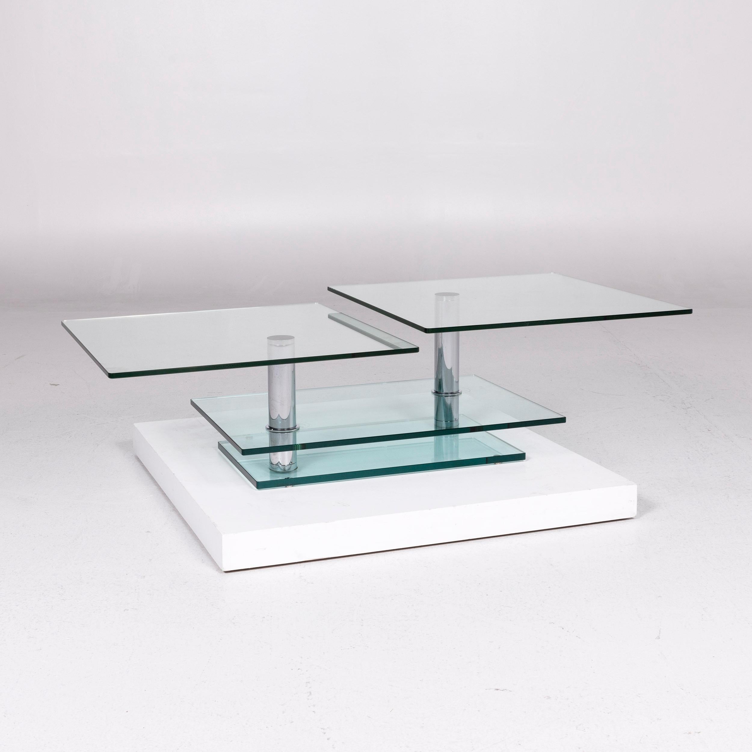 We bring to you a Ronald Schmitt K500 glass coffee table function.
 
 Product measurements in centimeters:
 
Depth 70
 Width 101
 Height 39.





 