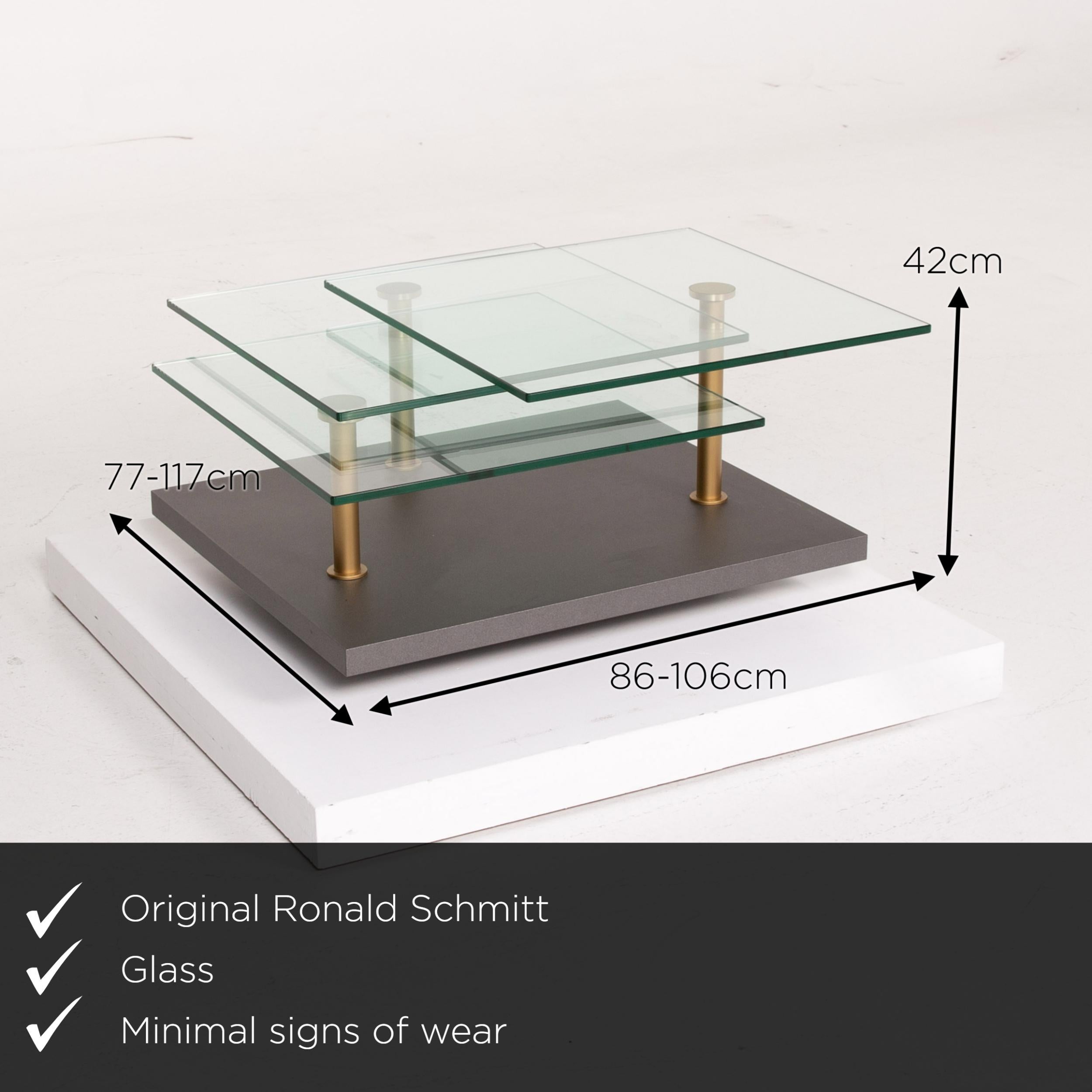 We present to you a Ronald Schmitt K505 glass table gray coffee table.


 Product measurements in centimeters:
 

Measures: Depth 77
 Width 86
 Height 42.





  