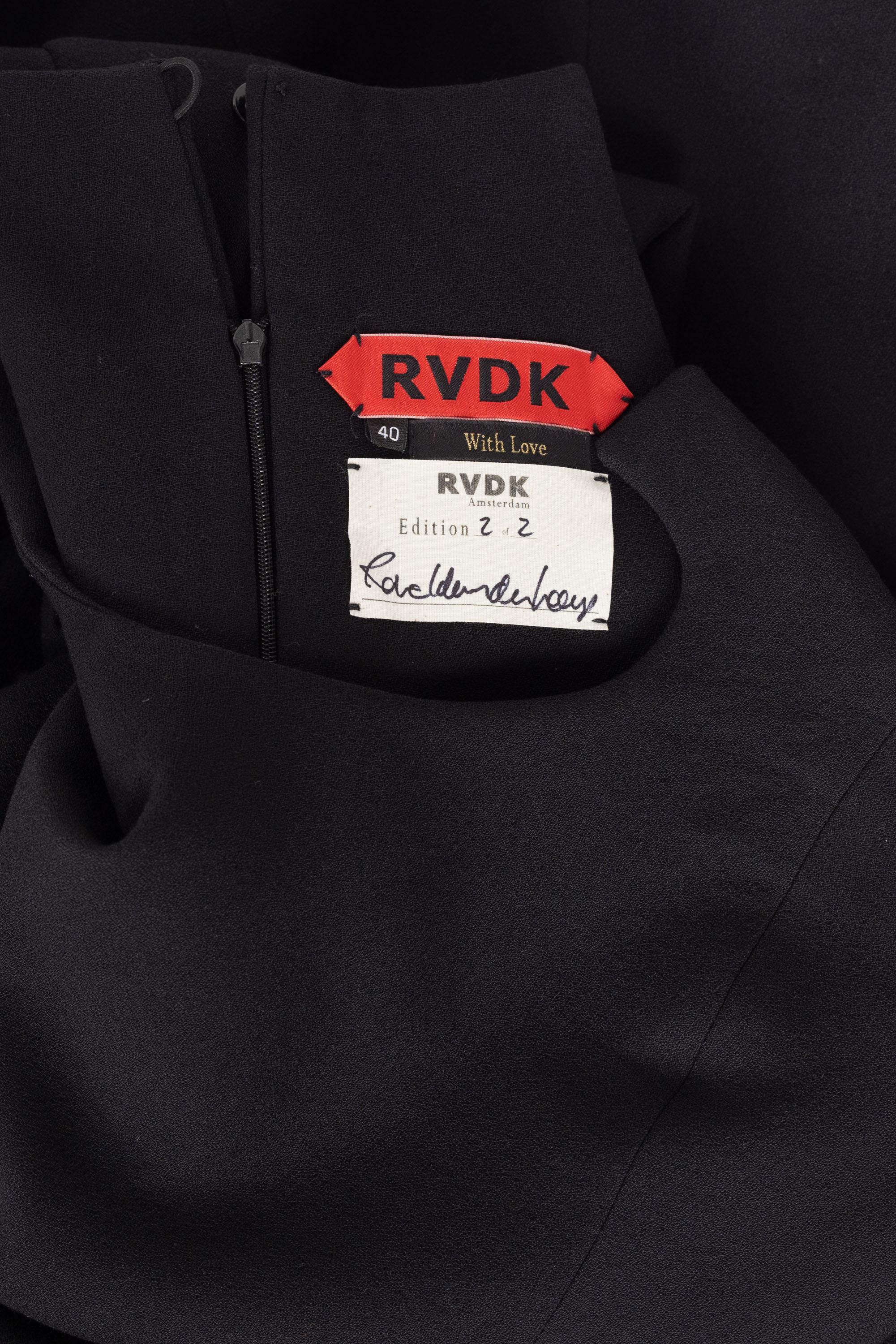 Ronald van der Kemp Demi Couture Fall 2018 Robe noire sculpturale en vente 7