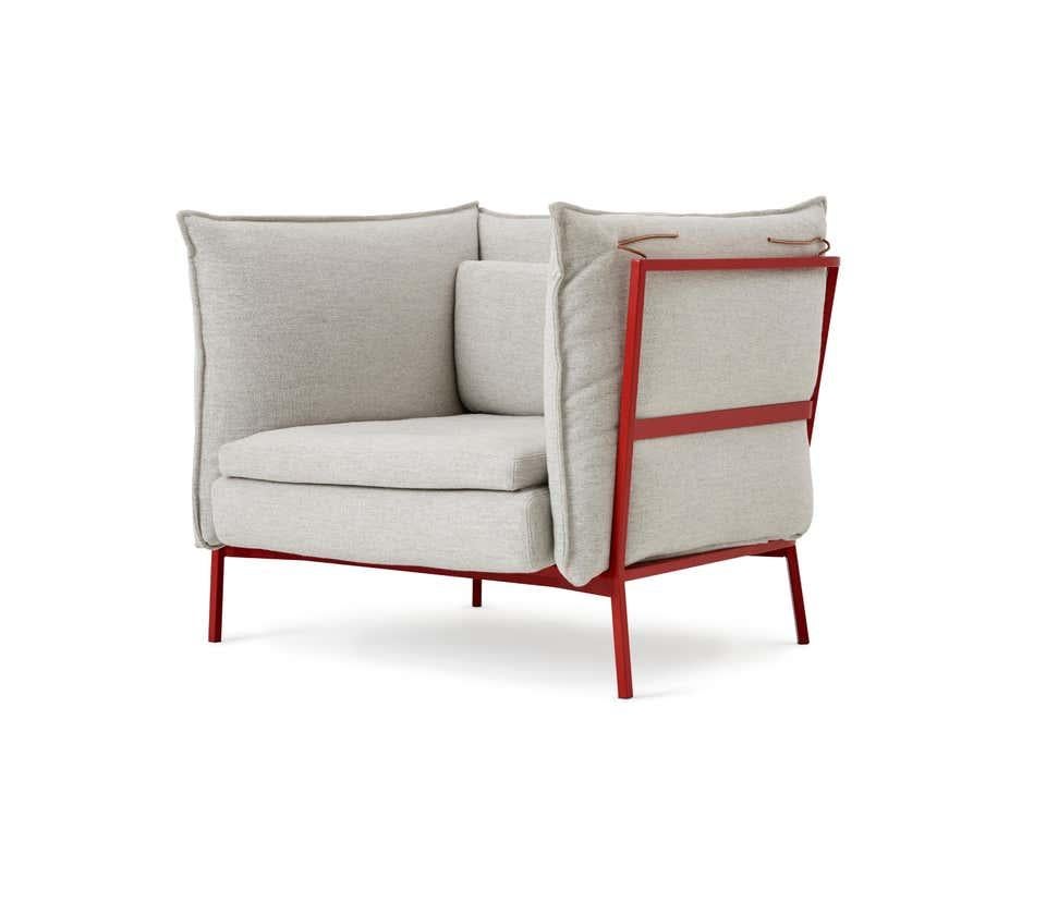 Das Sofa Basket 011, das das französische Designer-Duo Ronan und Erwan Bouroullec für Cappellini entworfen hat, wirkt lässig und entspannt. Die Kollektion, die aus einem zwei- und dreisitzigen Sofa und einem breiten Sessel besteht, bietet die