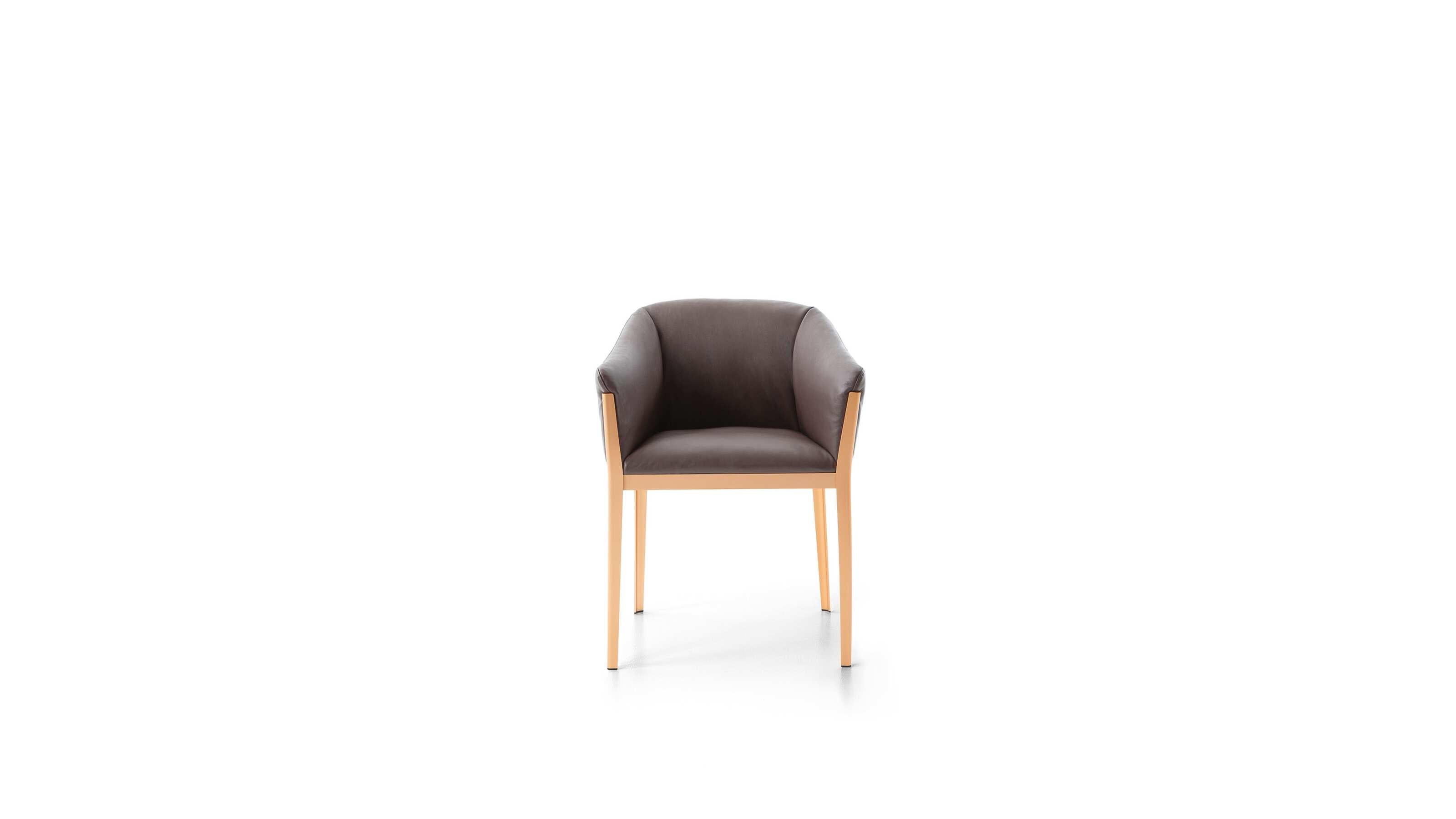 Ronan and Erwan Bouroullec Sillón Cotone Para Cassina 

Una envolvente silla tapizada contemporánea diseñada por Ronan and Erwan Bouroullec que, con su suave atractivo acogedor, se convierte en una verdadera invitación a sentarse y relajarse.

La