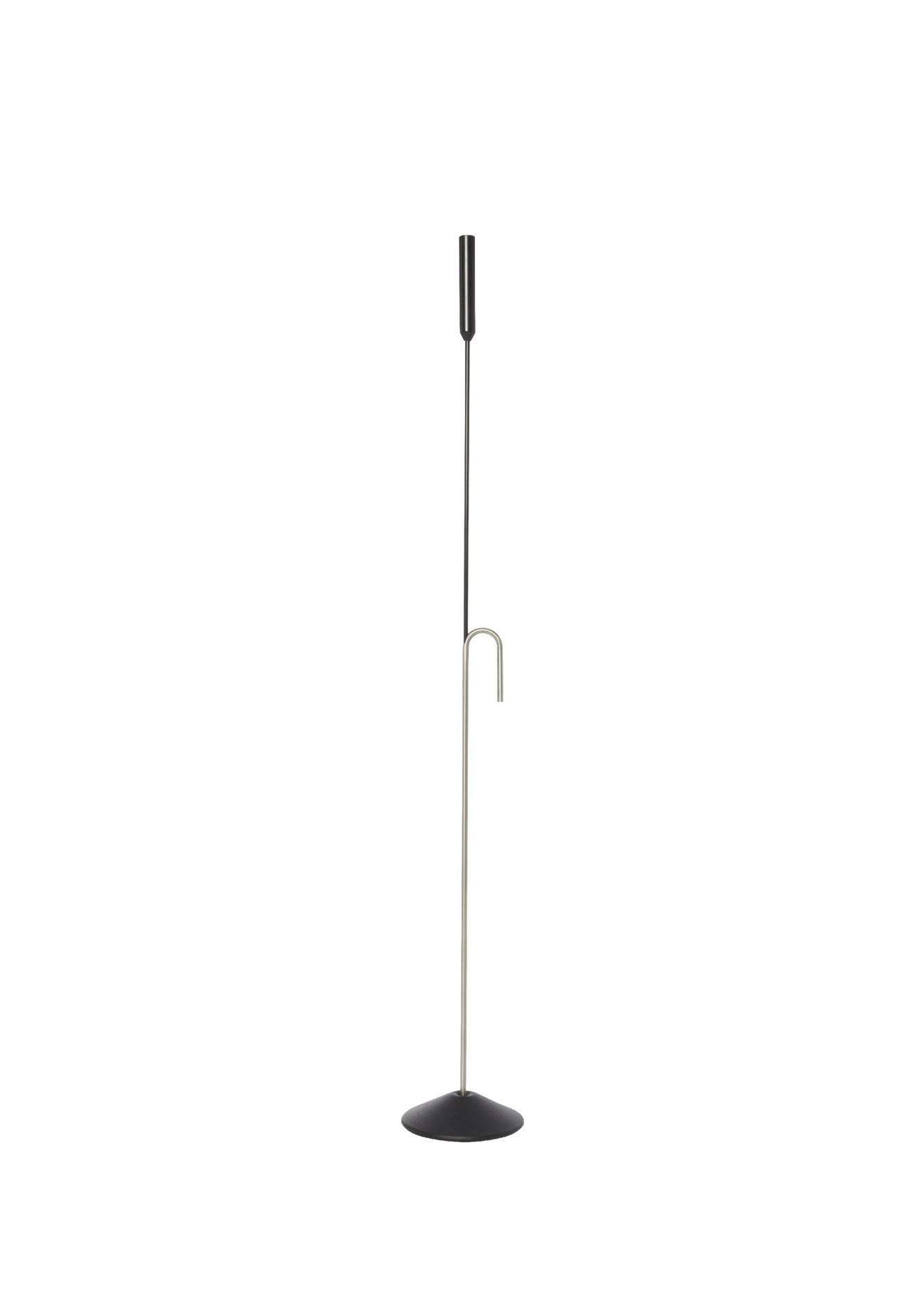 The Baton collection started with a simple feature: a handle. The single line becomes a gesture that is the common thread between a family of pieces that range from a candleholder to a room divider. They all share this simple yet sophisticated