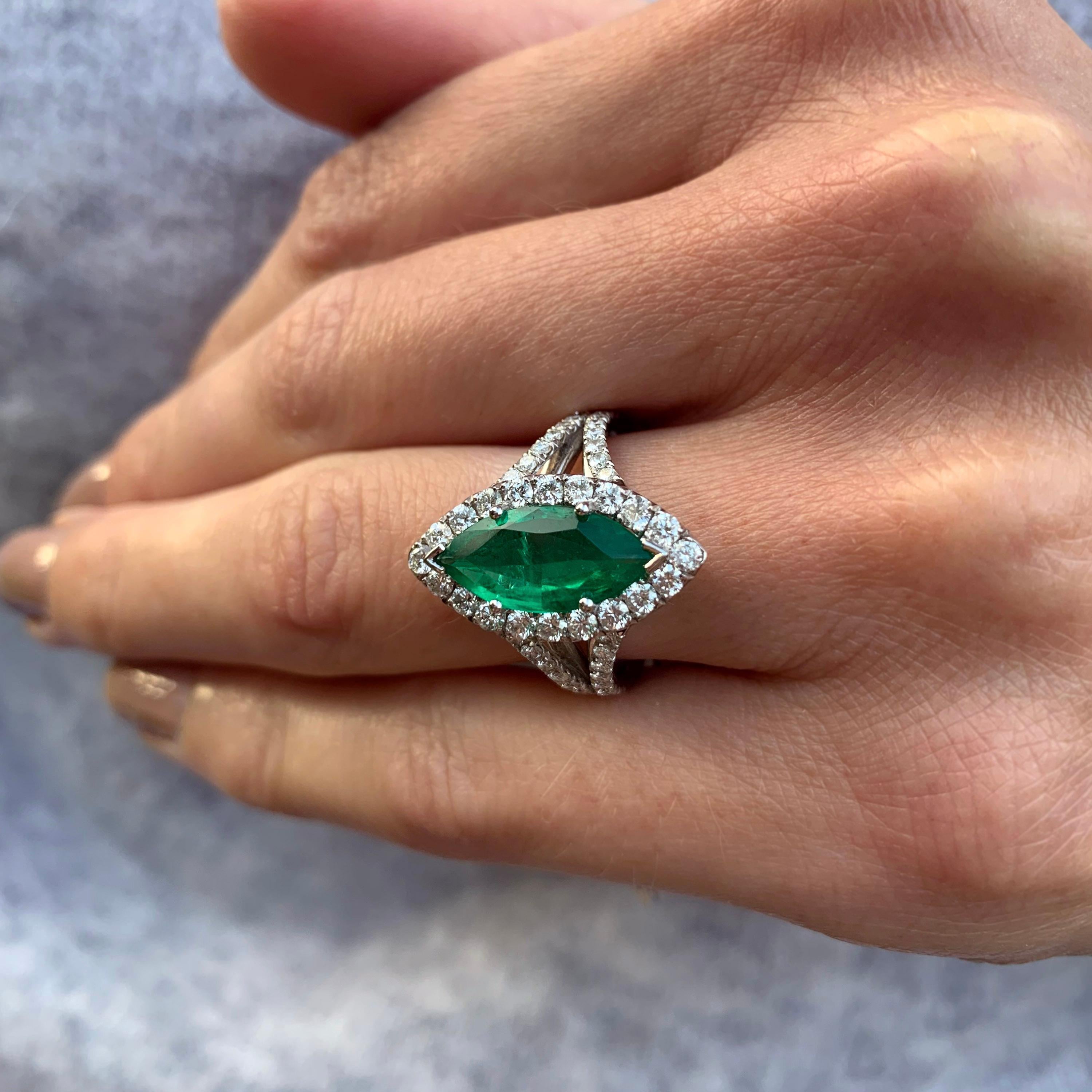 18 Karat Marquise Emerald Diamond Ring In New Condition For Sale In Dublin 2, Dublin 2