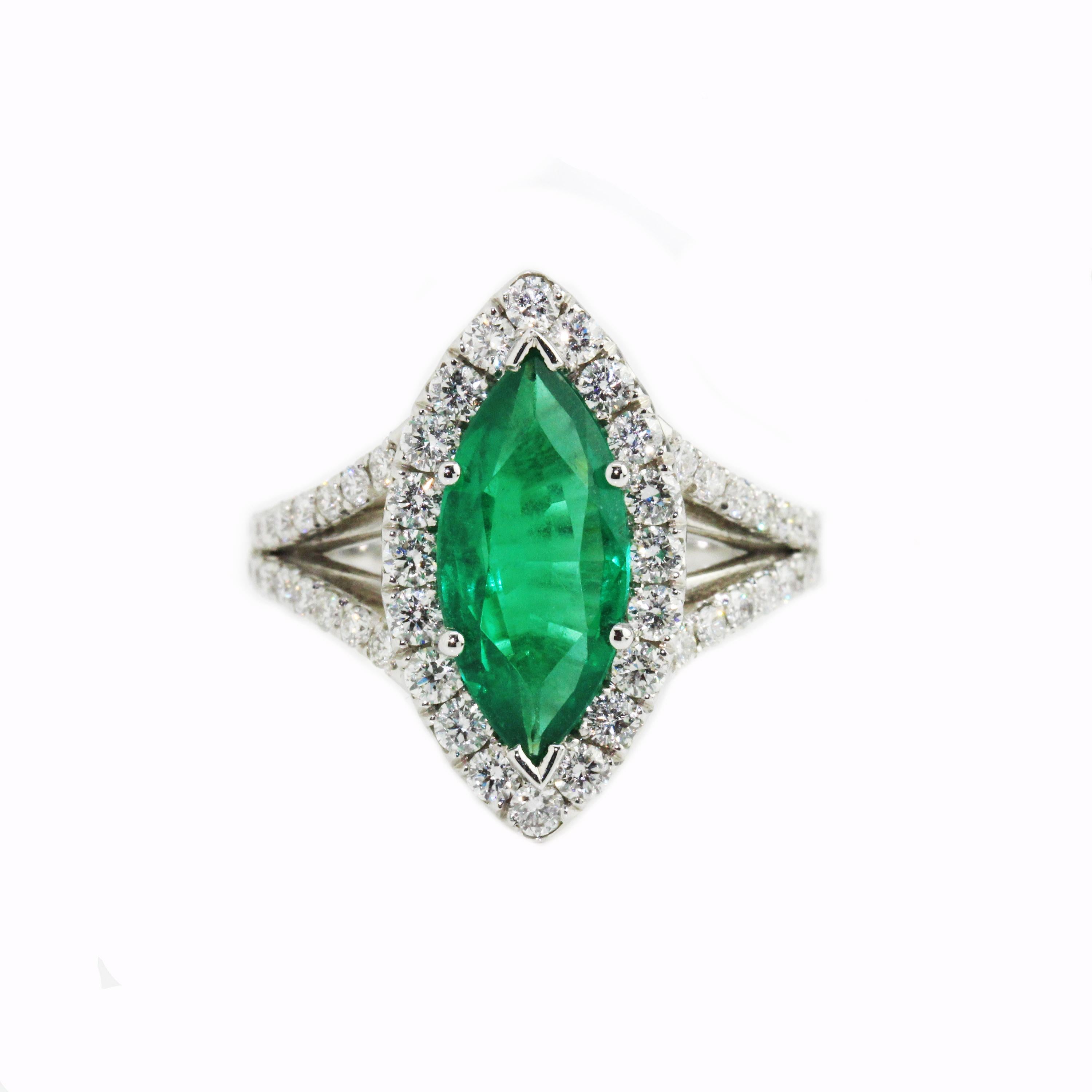 18 Karat Marquise Emerald Diamond Ring For Sale 1