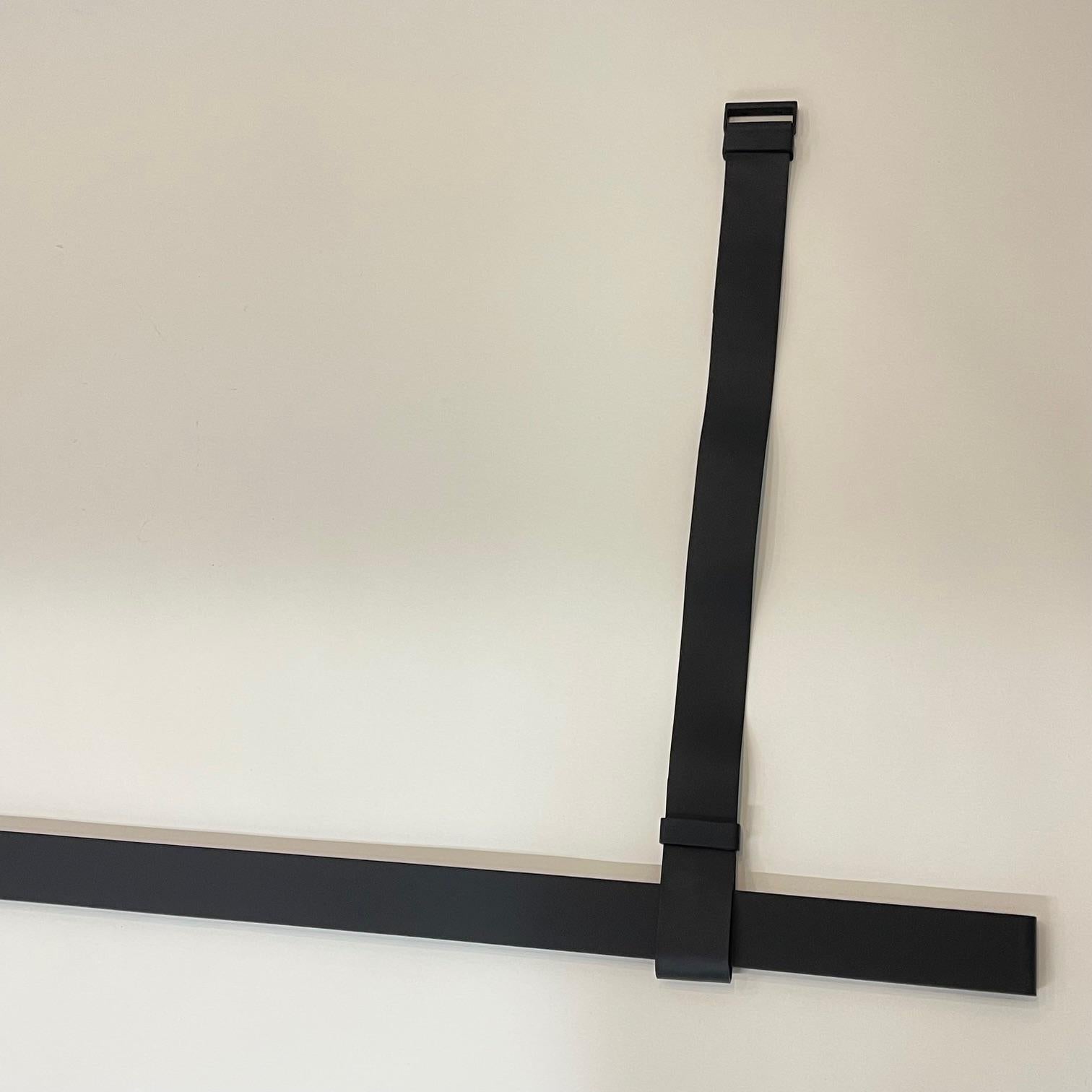 XXI secolo e contemporaneo Ronan and Erwan Bouroullec Plafoniera con cintura in pelle nera per Flos, Italia, 2021 in vendita