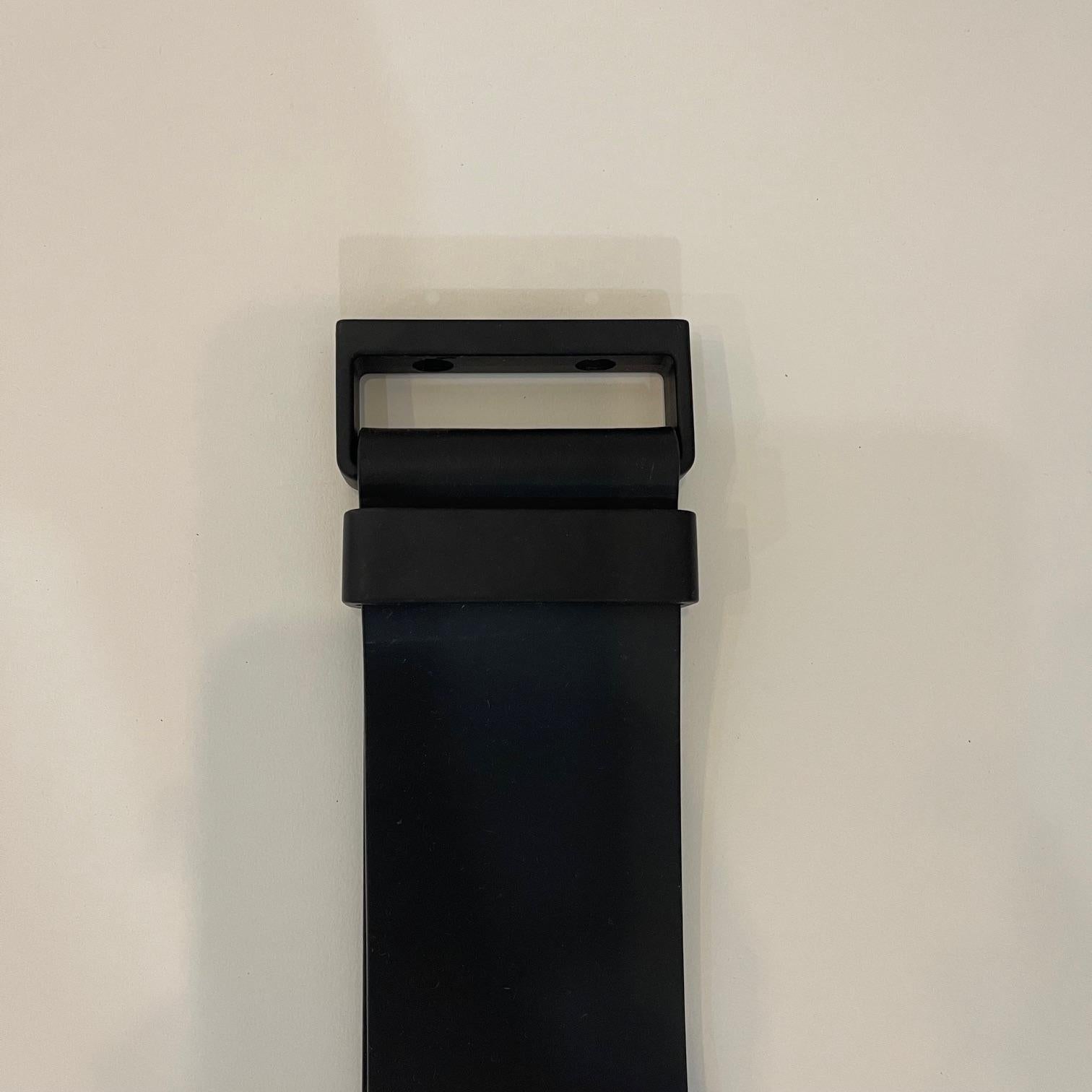 Ronan and Erwan Bouroullec Plafoniera con cintura in pelle nera per Flos, Italia, 2021 in vendita 3