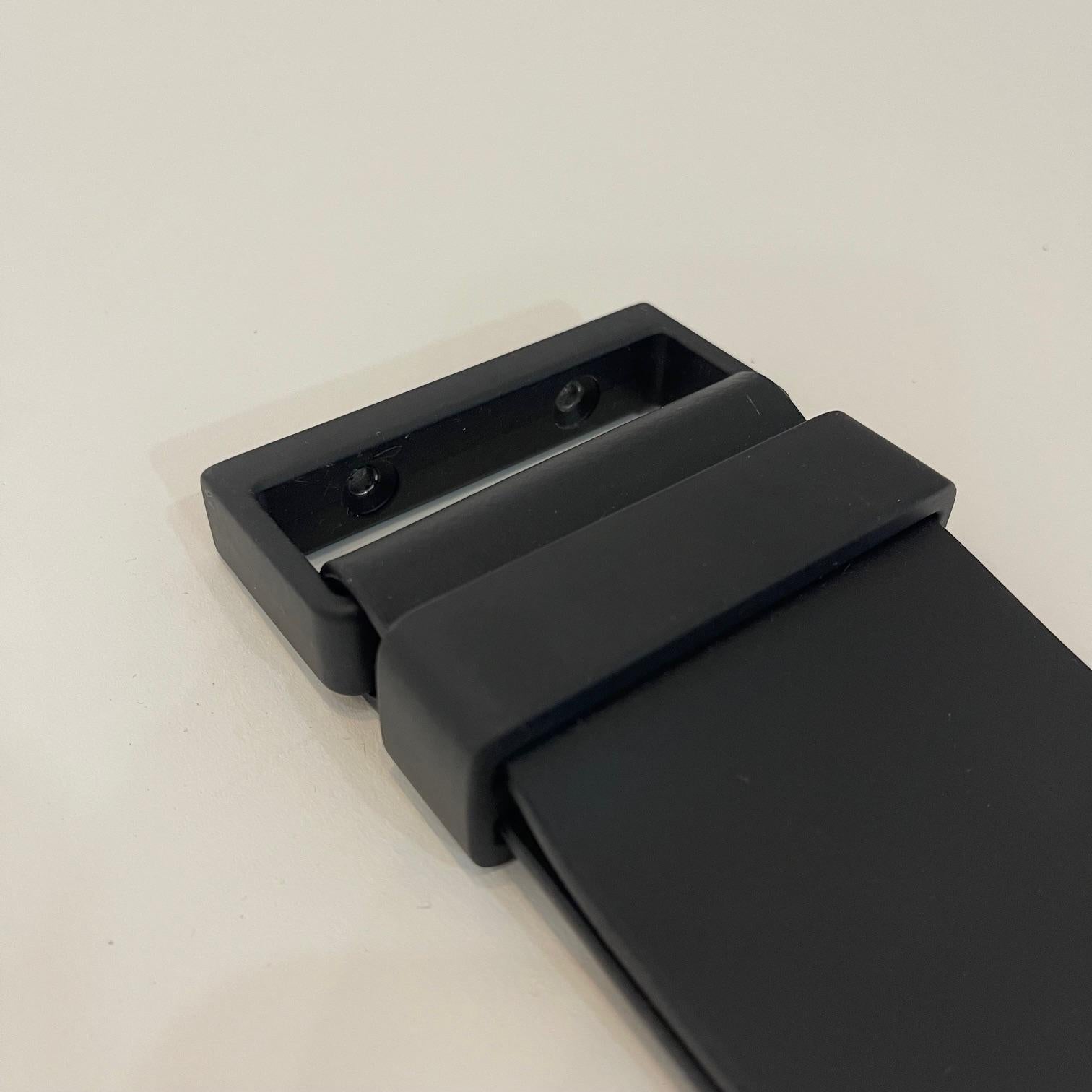Ronan and Erwan Bouroullec Plafoniera con cintura in pelle nera per Flos, Italia, 2021 in vendita 4
