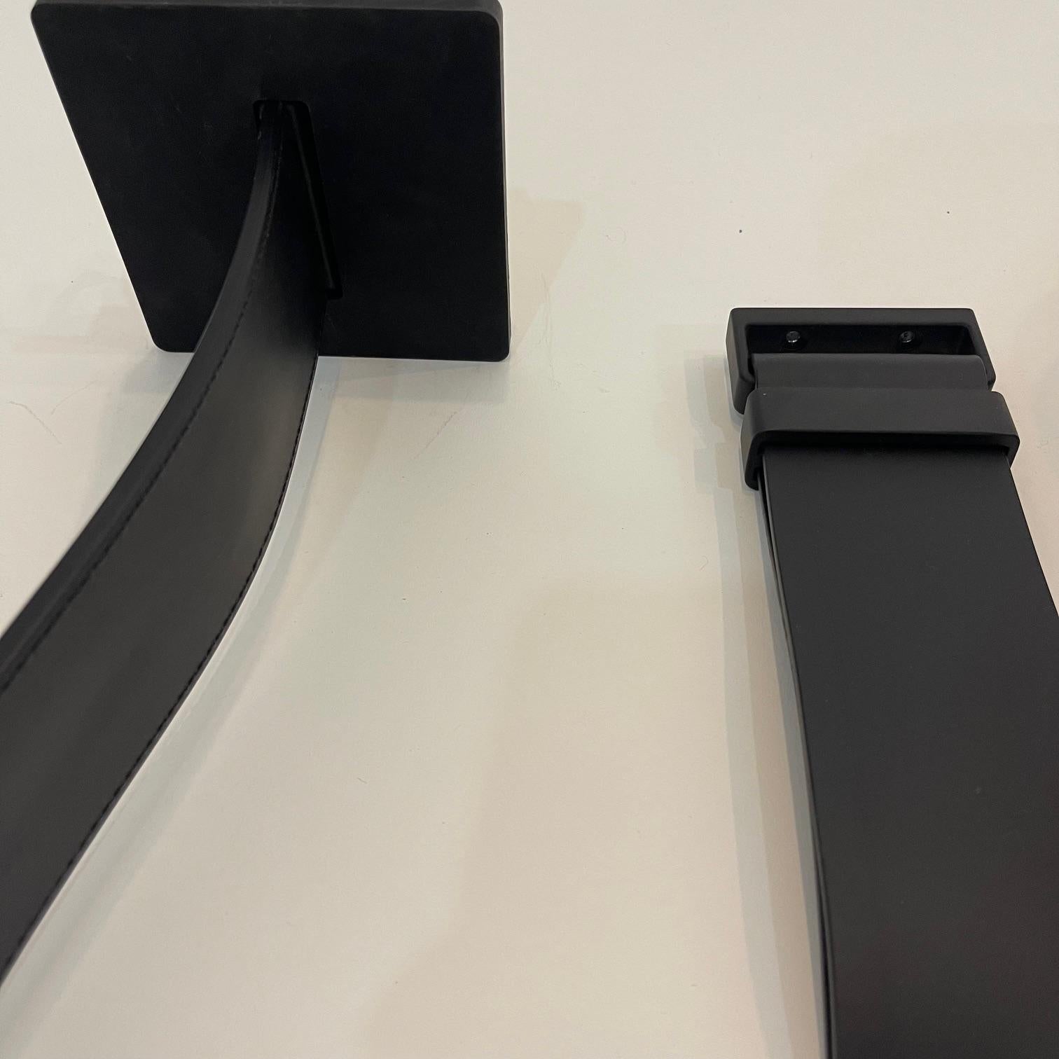Ronan and Erwan Bouroullec Plafoniera con cintura in pelle nera per Flos, Italia, 2021 in vendita 1