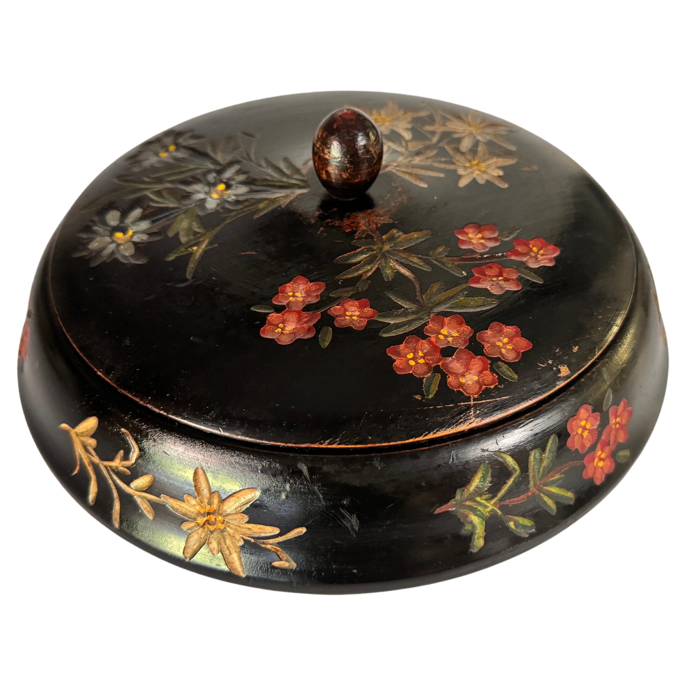 Caja De Madera Negra Pintada Con Flores Decoraciones Francia XIX Francés en venta