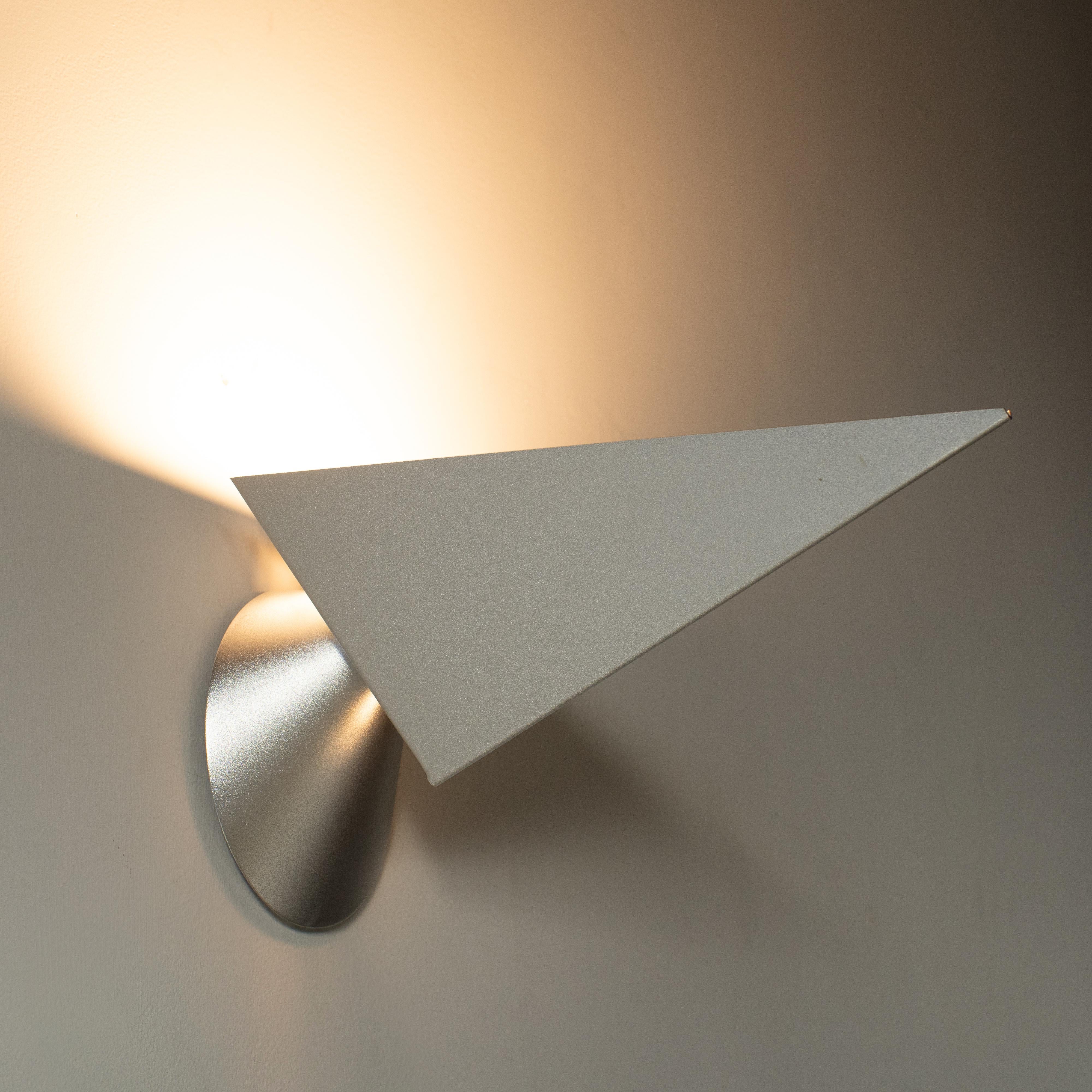 Painted Ronda wall lamp  Oluce Vico Magistretti 80s style For Sale
