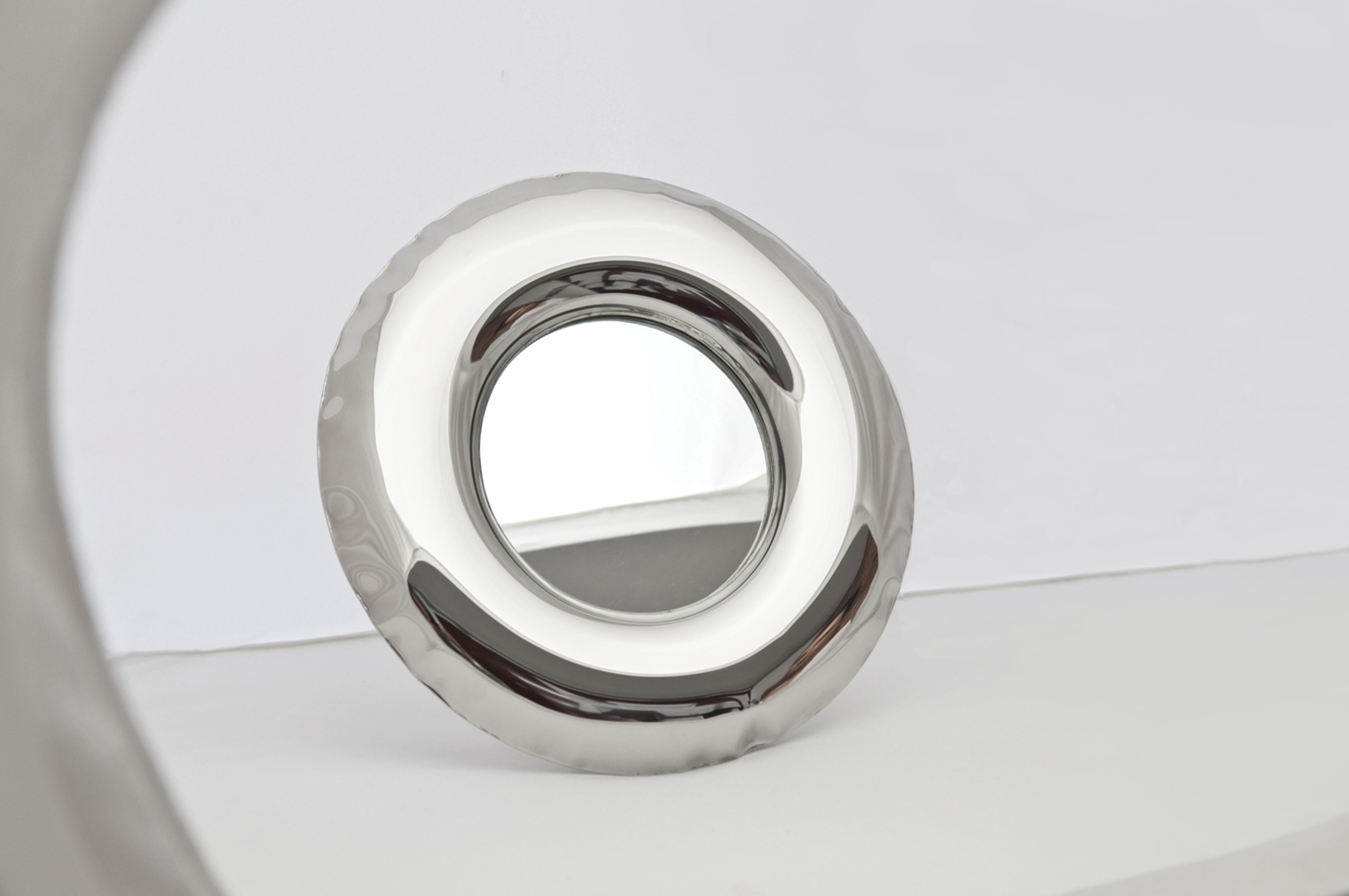 Rondel mirror is a unique object where steel and glass merge into a single entity which is a reflection of the innovative FiDU technology.
The product is designed for beauty salons, opticians, luxurious, chic boutiques and for private use.
