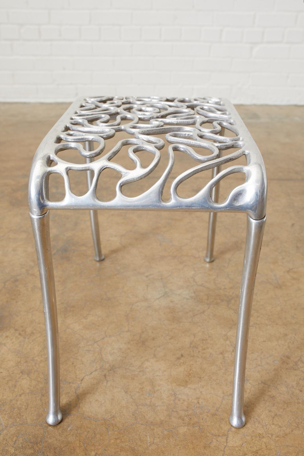 Rondel Design Fußhocker aus Aluminiumguss in Nussbaumholz im Angebot 3