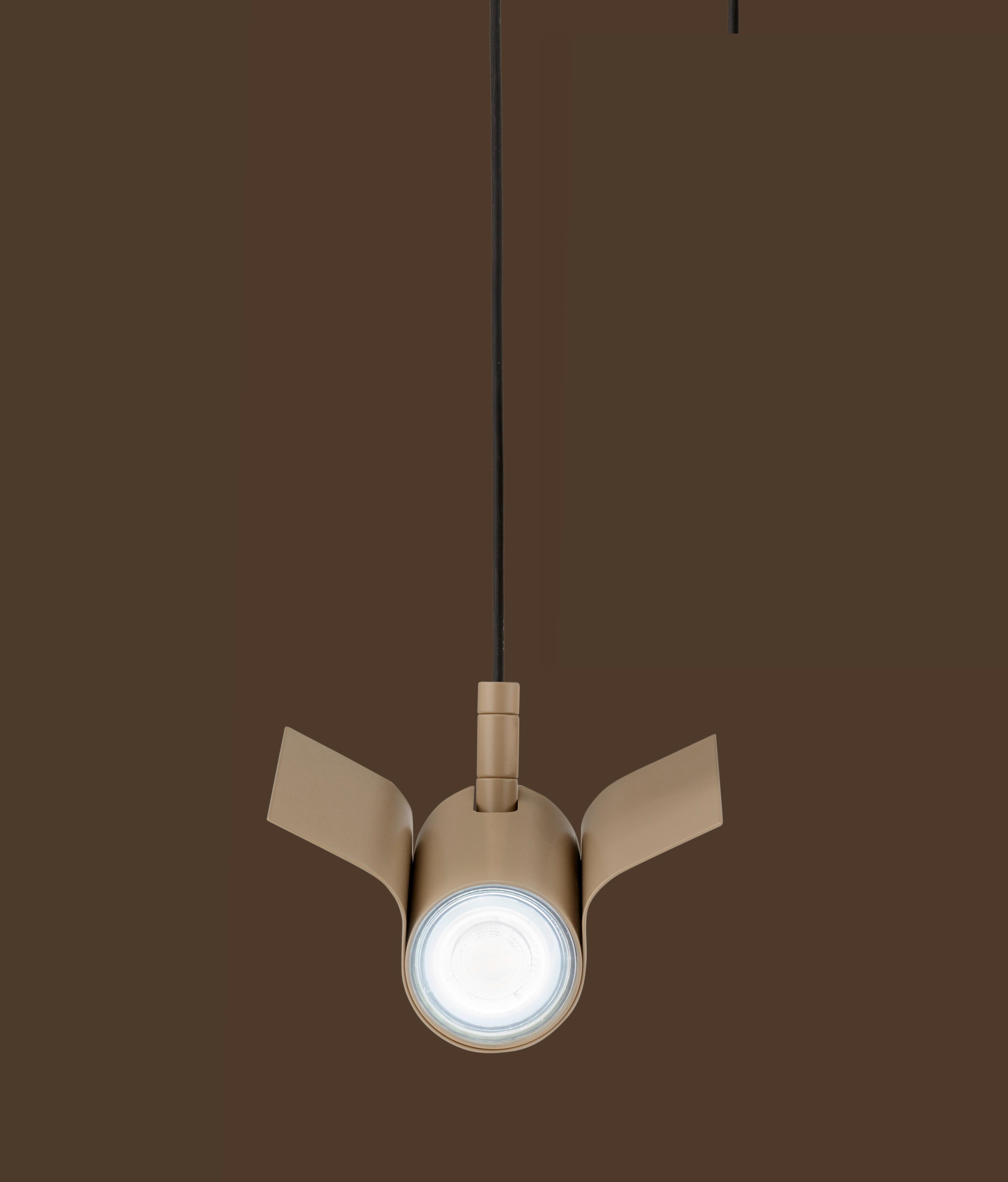 Lampada a sospensione Rondine Big di Euroluce Bigli
Dimensioni: D. 15 x L. 11 x H. 9 cm.
Materiali: Metallo.

Disponibile in diversi colori e due misure. I prezzi possono variare. Tutte le nostre lampade possono essere cablate a seconda del Paese.