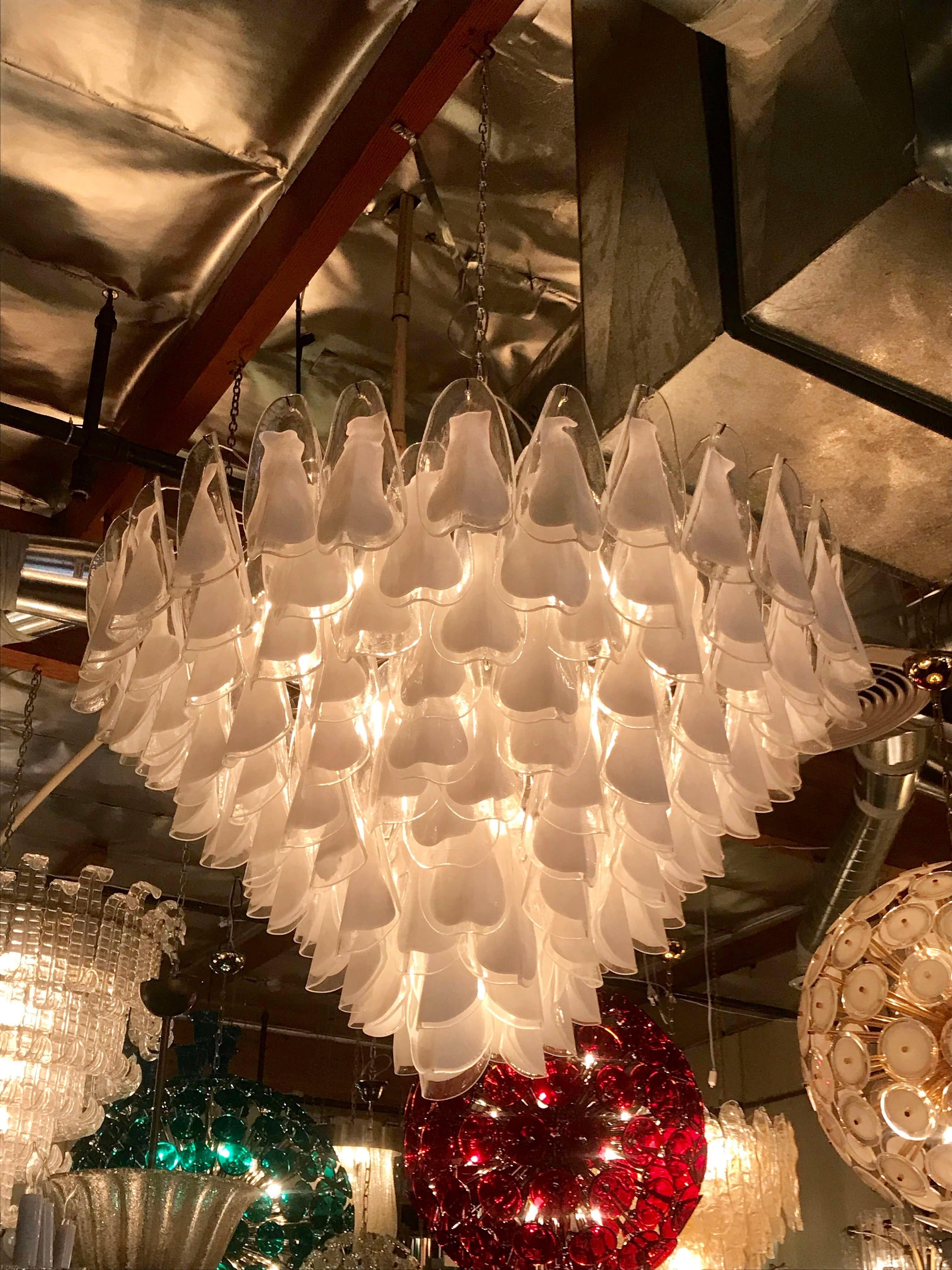 Vetro soffiato Lampadario Rondine di Fabio Ltd in vendita