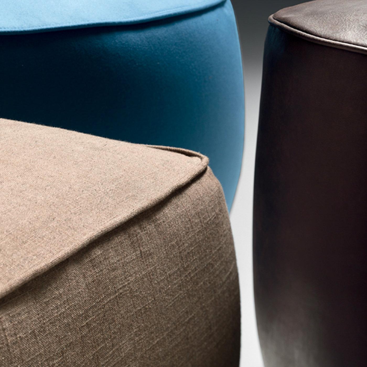 italien Pouf rond en cuir marron en vente