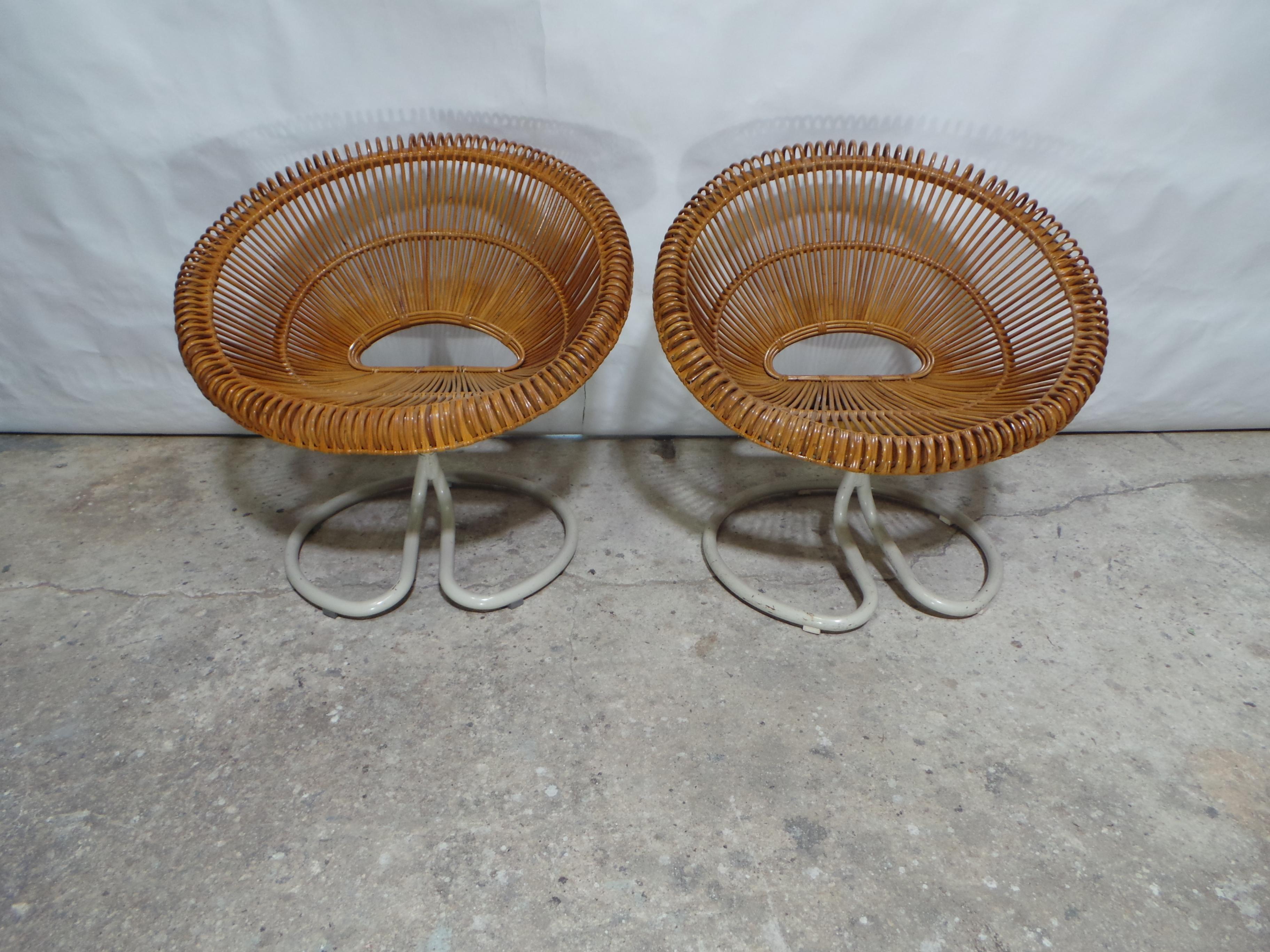 Il s'agit d'un RARE ensemble de chaises 