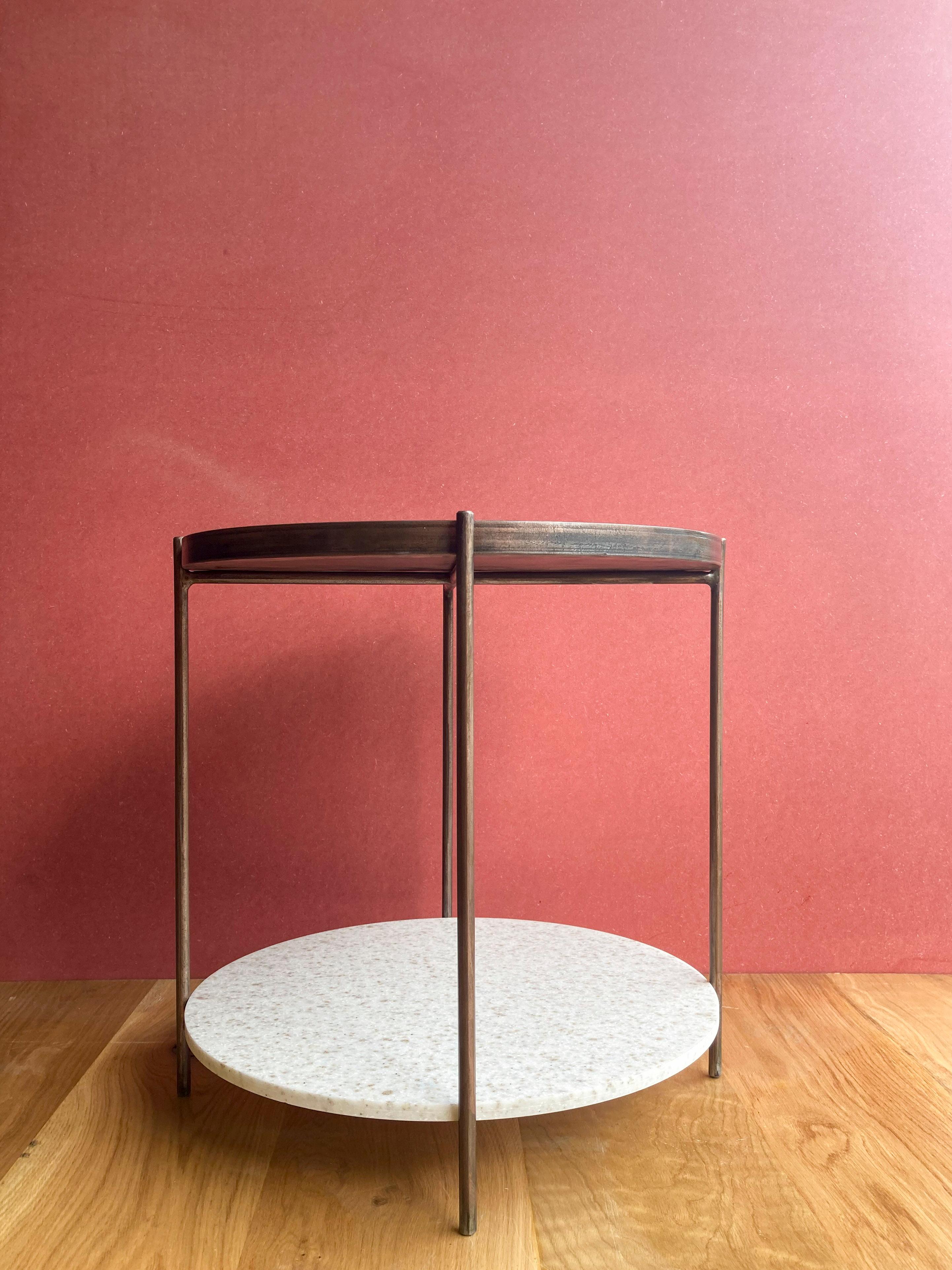 Effet bronze Table Rondo par Vamp - Design sur mesure en Steel Age et Solid Surface en vente