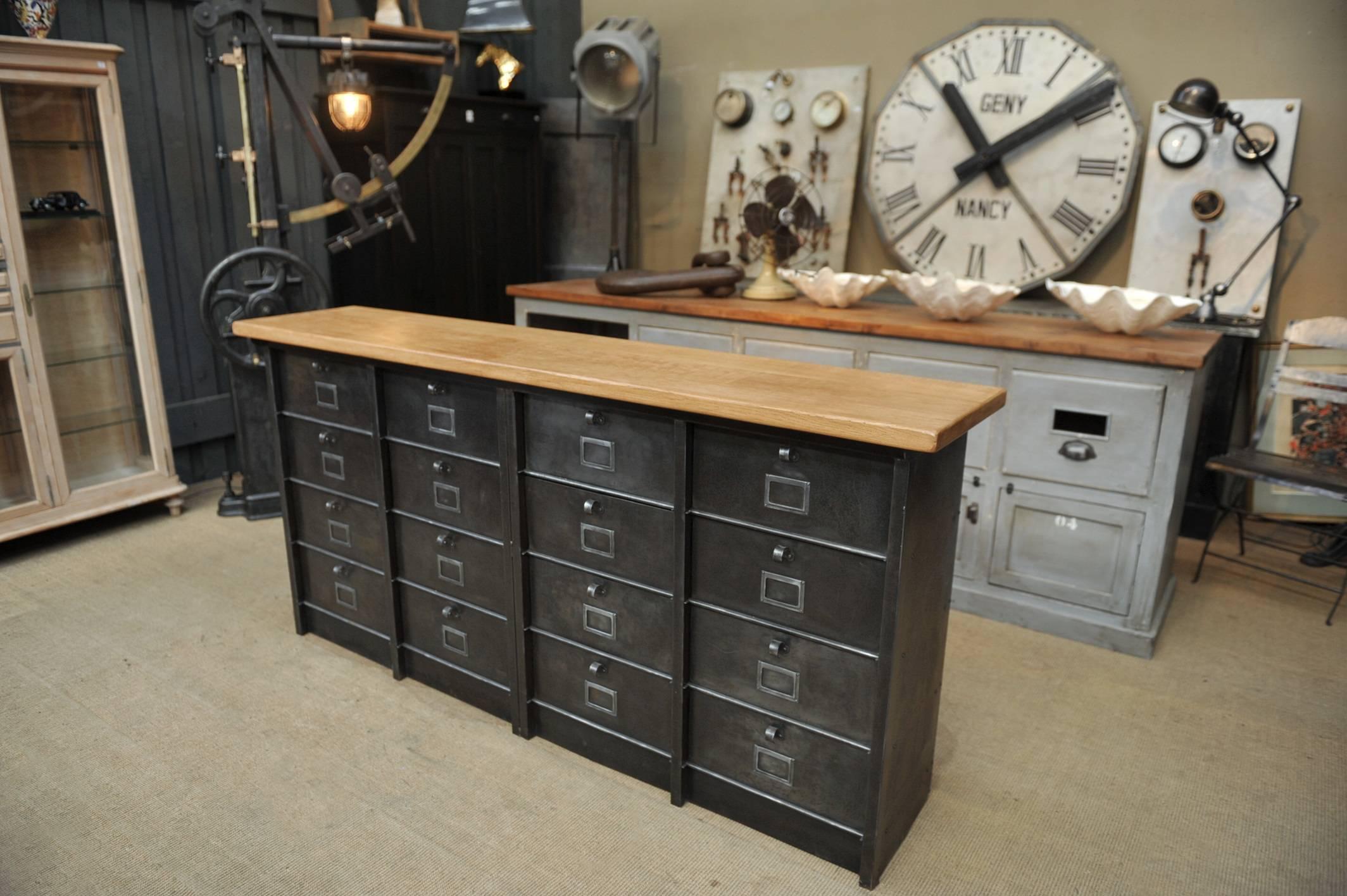 Ronéo 16 iron clapet cabinet, circa 1950 with original tag holder and recent solid oak top.