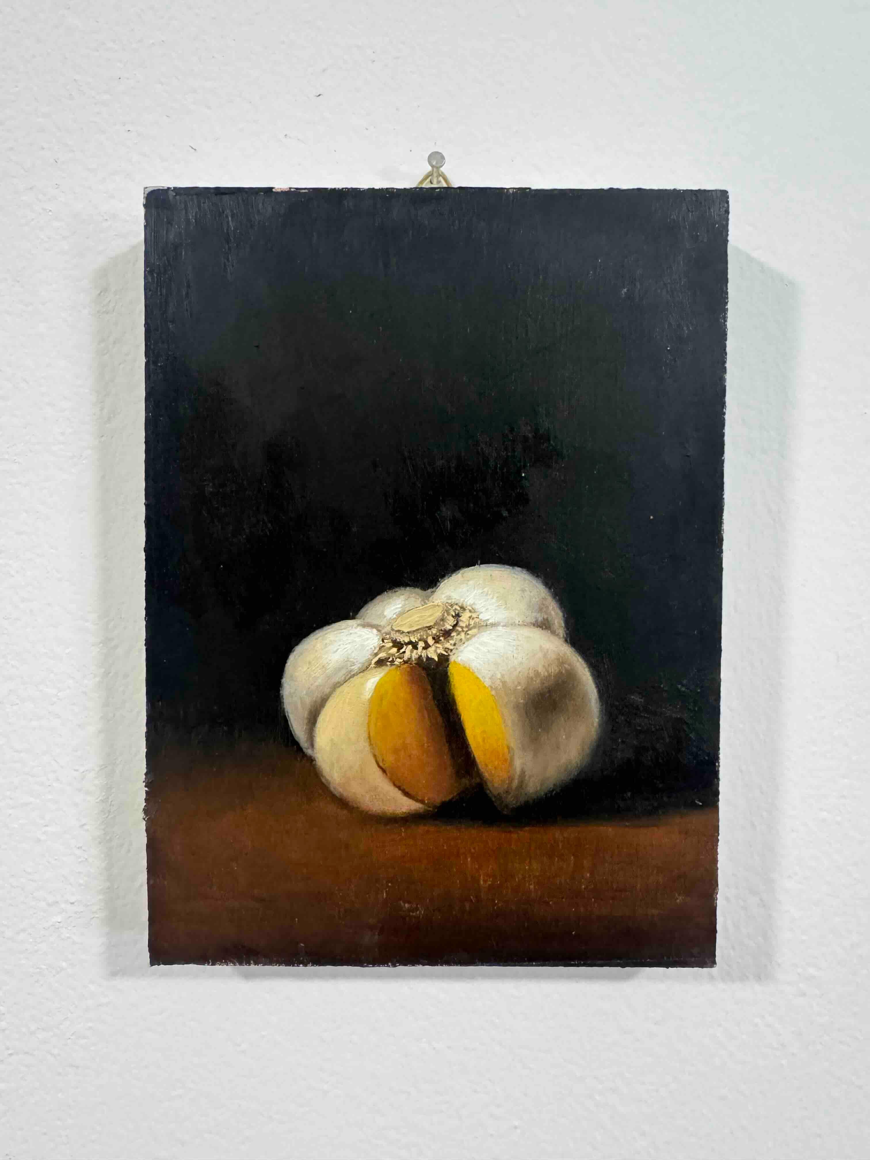 Knoblauch II - realistische Malerei – Painting von Roni Yoffe