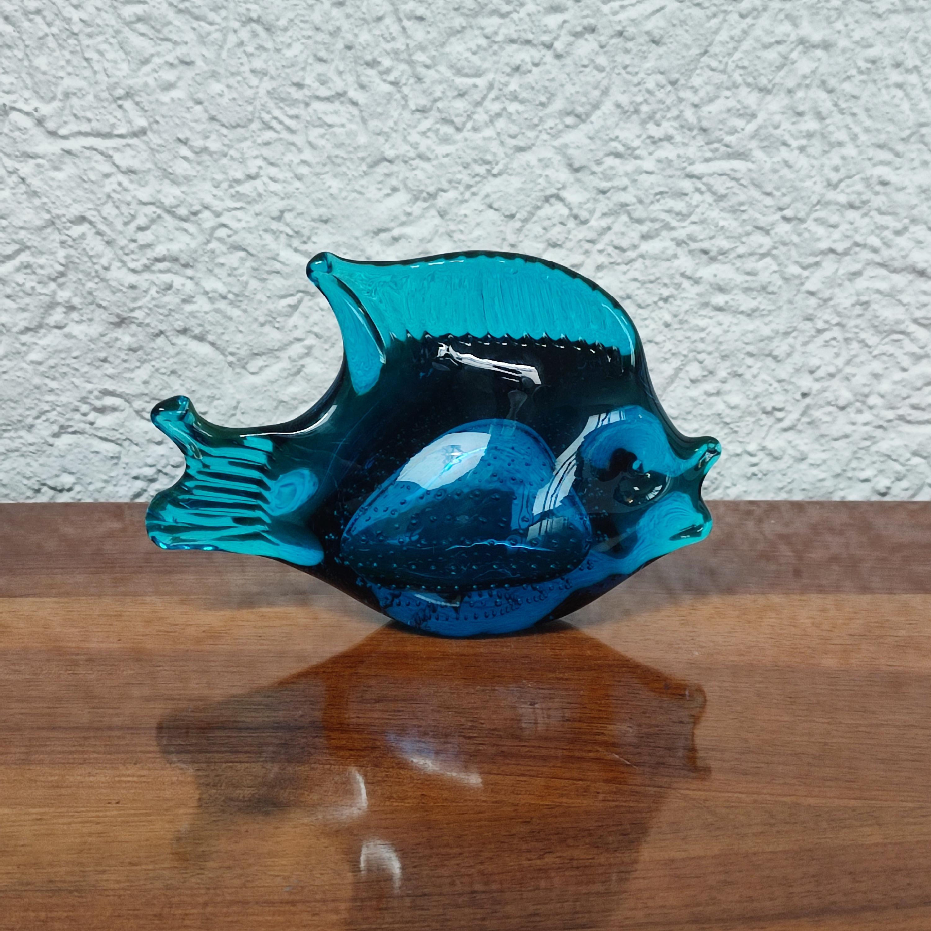 Scultura svedese d'epoca in vetro artistico a forma di pesce di FM Konstglas Ronneby, Svezia. Condizioni eccellenti.
Dimensioni: 18x6x11cm
