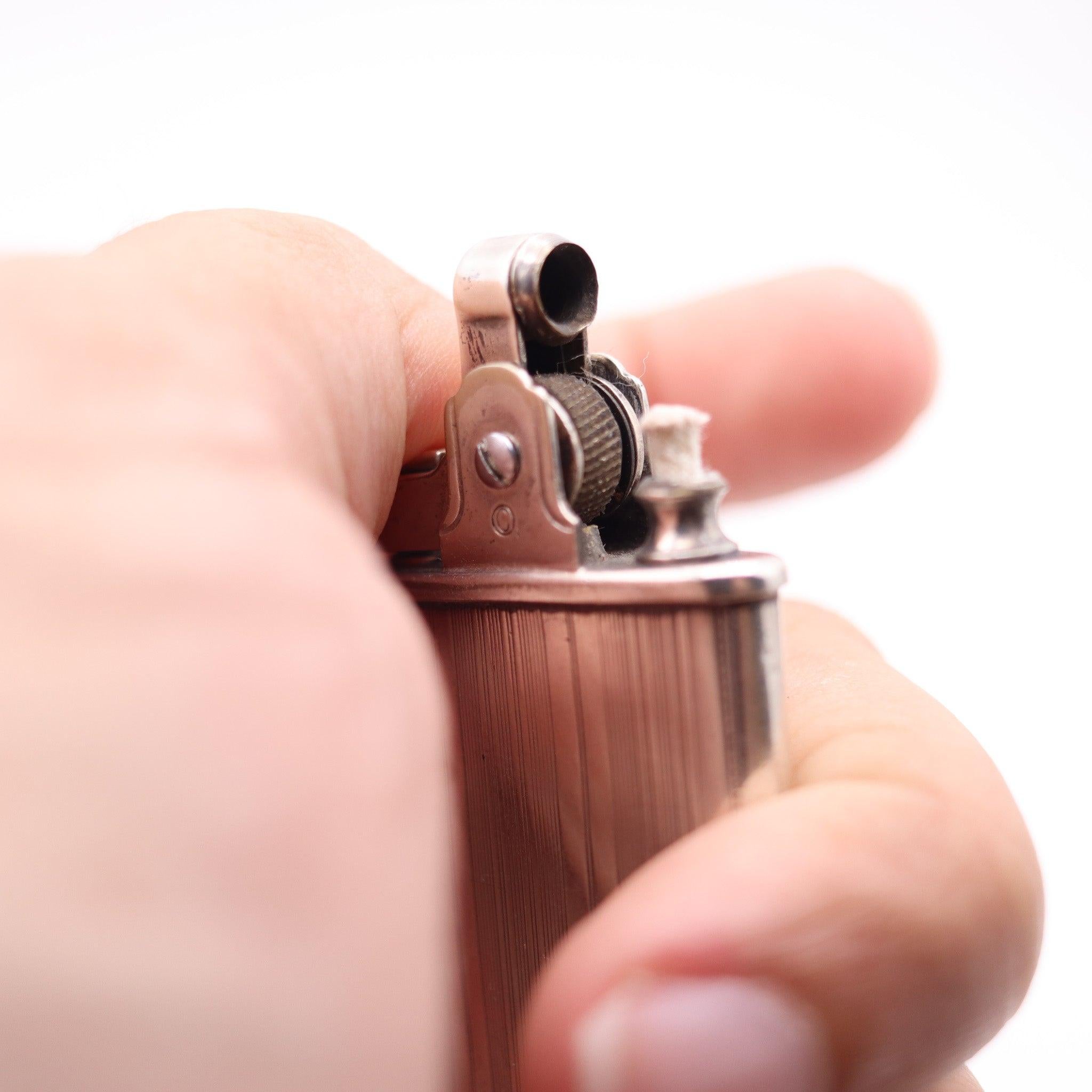 RONSON 1930 Junior Sport Second Thumb Model Petrol Lighter In .925 Sterling Excellent état - En vente à Miami, FL