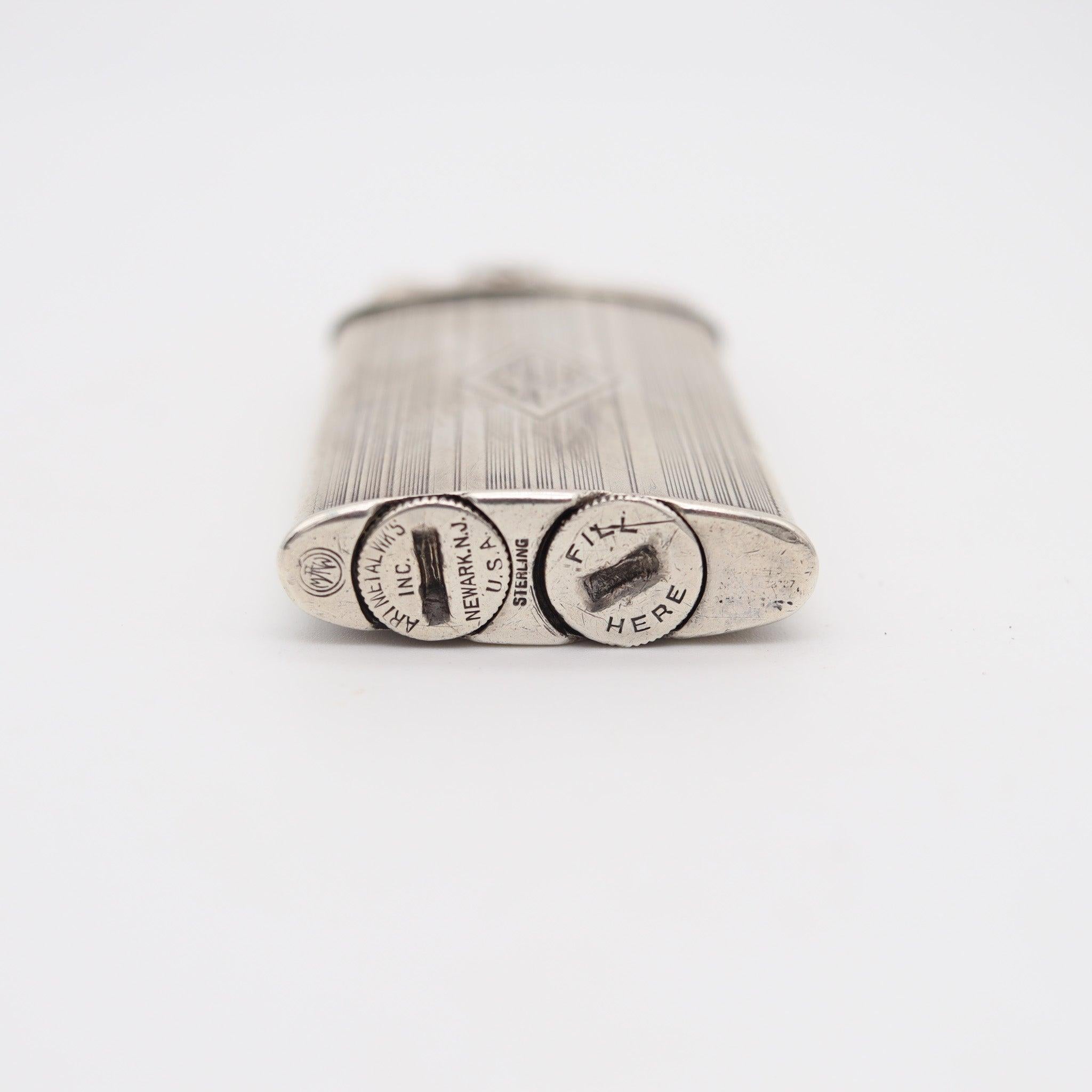 Milieu du XXe siècle RONSON 1930 Junior Sport Second Thumb Model Petrol Lighter In .925 Sterling en vente