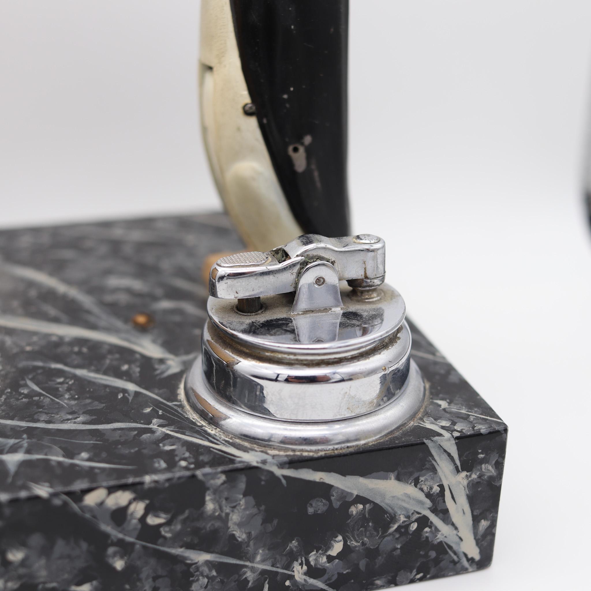 Ronson 1930 Pik A Cig Magic Penguin Lighter Zigarettenbecher-Schreibtischschachtel mit Schreibtischschachtel (Poliert) im Angebot