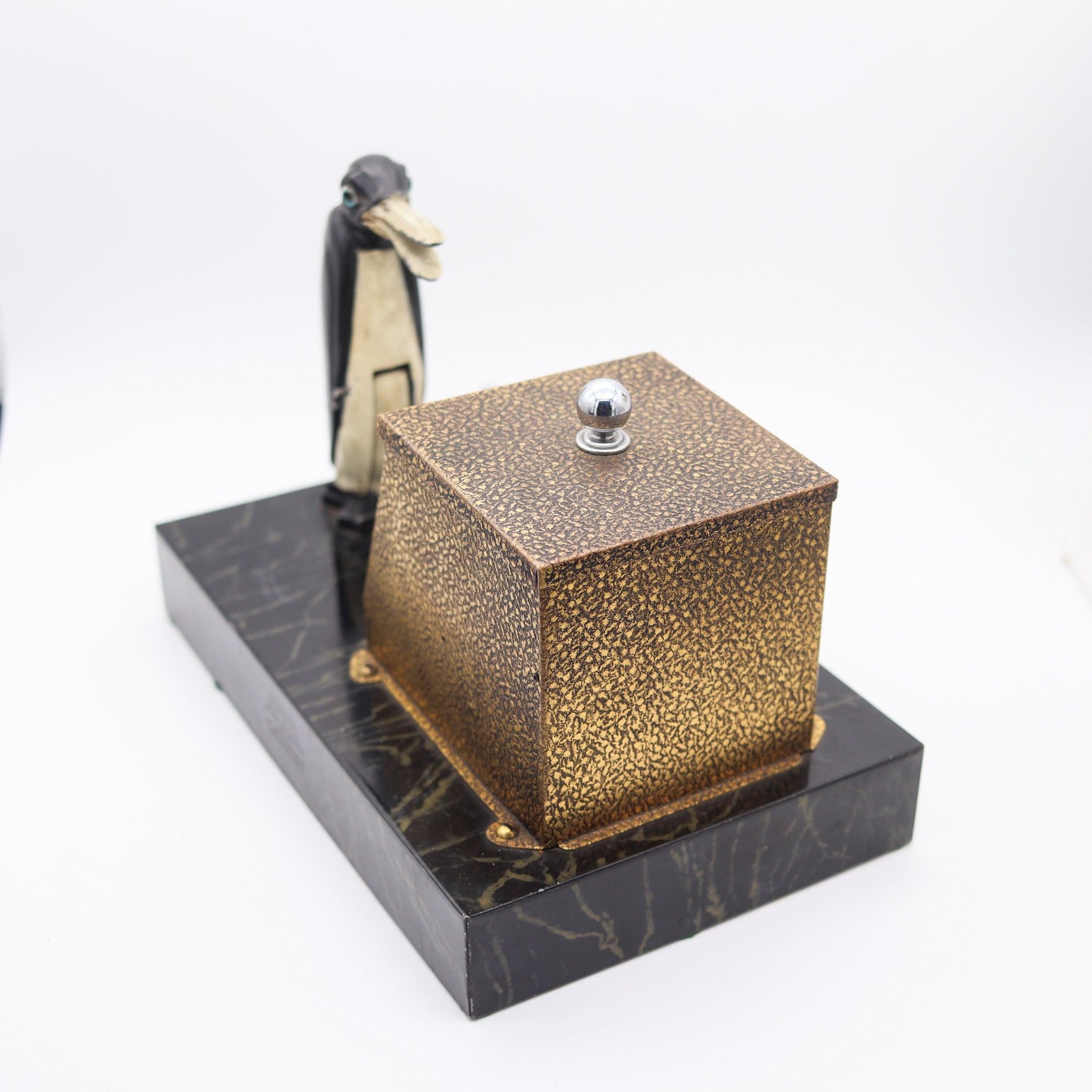 RONSON 1930 Pik A Cig Magic Penguin Lighter Cigarette Dispenser Desk Box Excellent état - En vente à Miami, FL