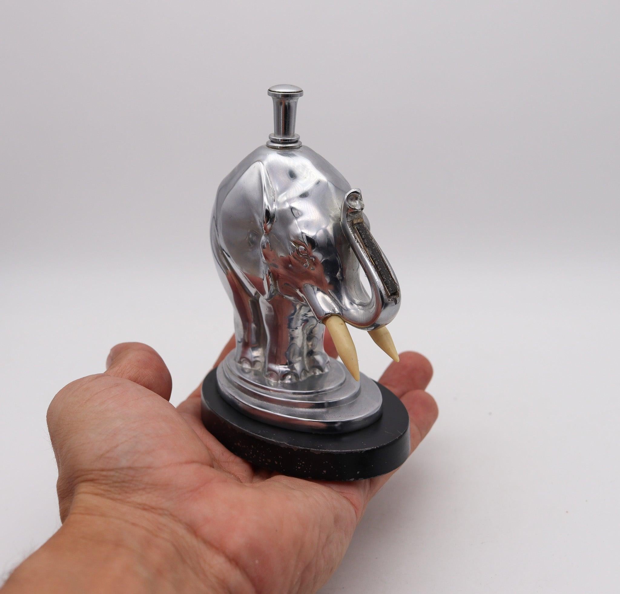 RONSON 1935 Elephant Touch-Tip Striker Lighter Black Cast Steel & Chromed Steel In Excellent Condition For Sale In Miami, FL