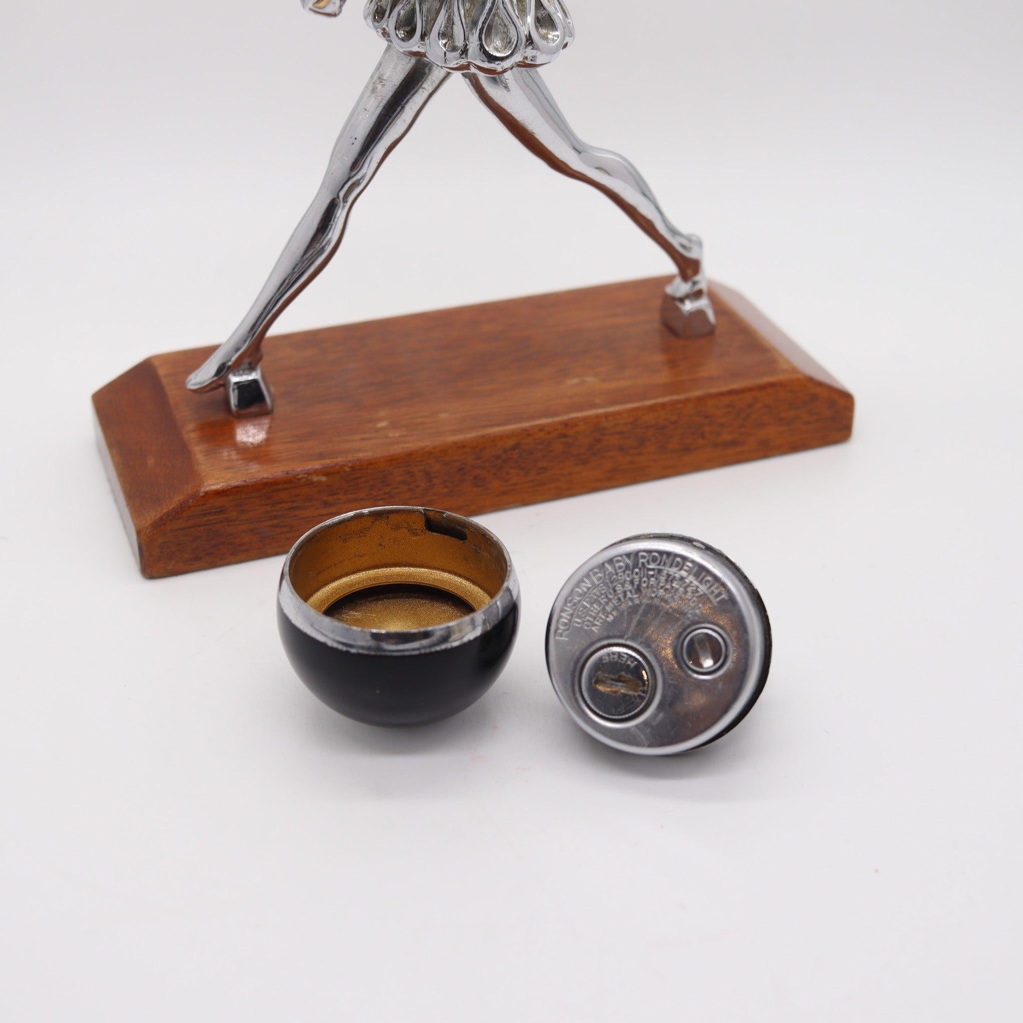 RONSON 1935 Machine Age Pudding Bearer Ballerina With Baby Ronde-Light Lighter In Excellent Condition For Sale In Miami, FL