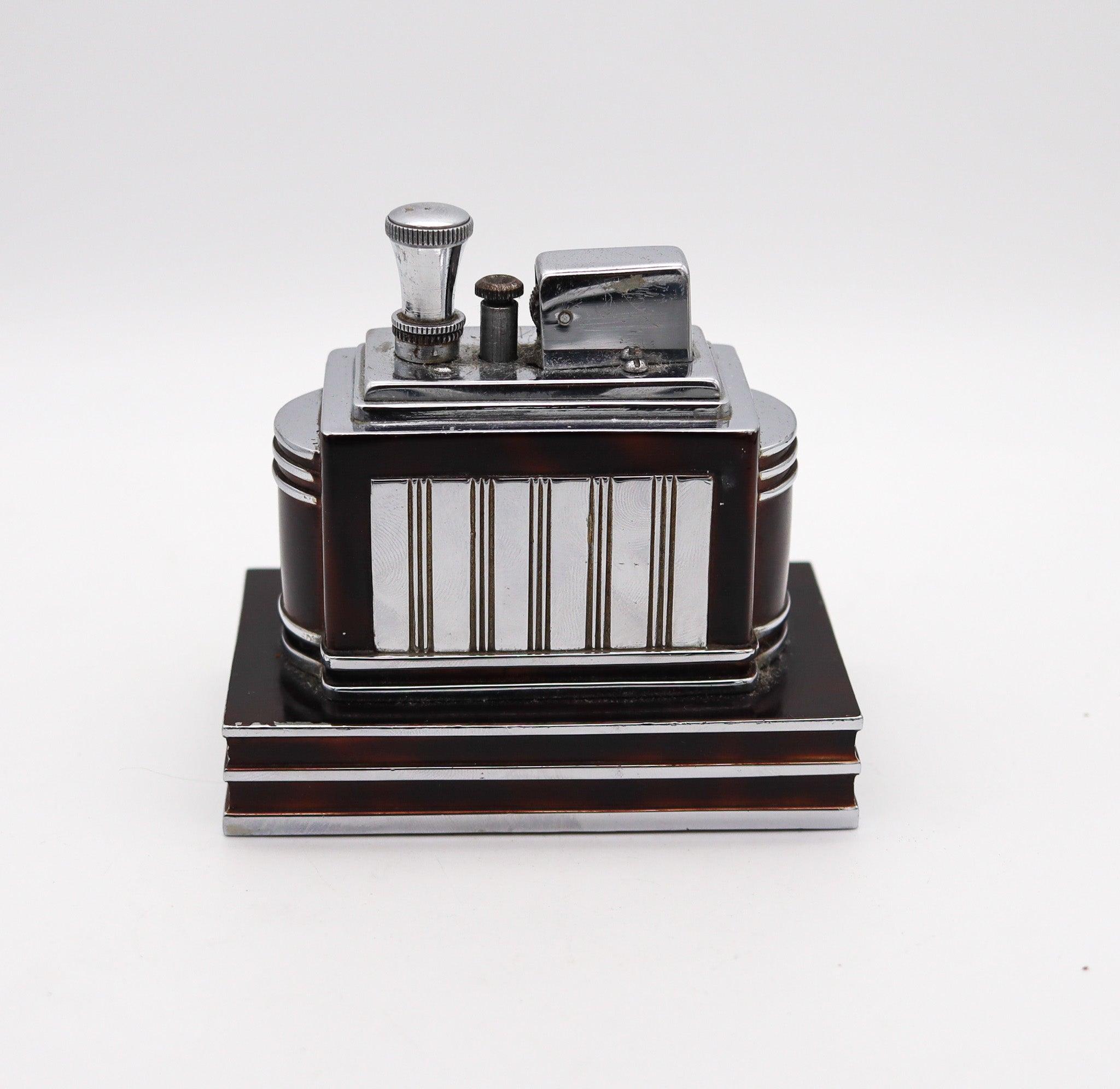 RONSON 1938 Art Deco Machine Age Lacquered Deluxe Classic Touch Tip Lighter In Excellent Condition For Sale In Miami, FL