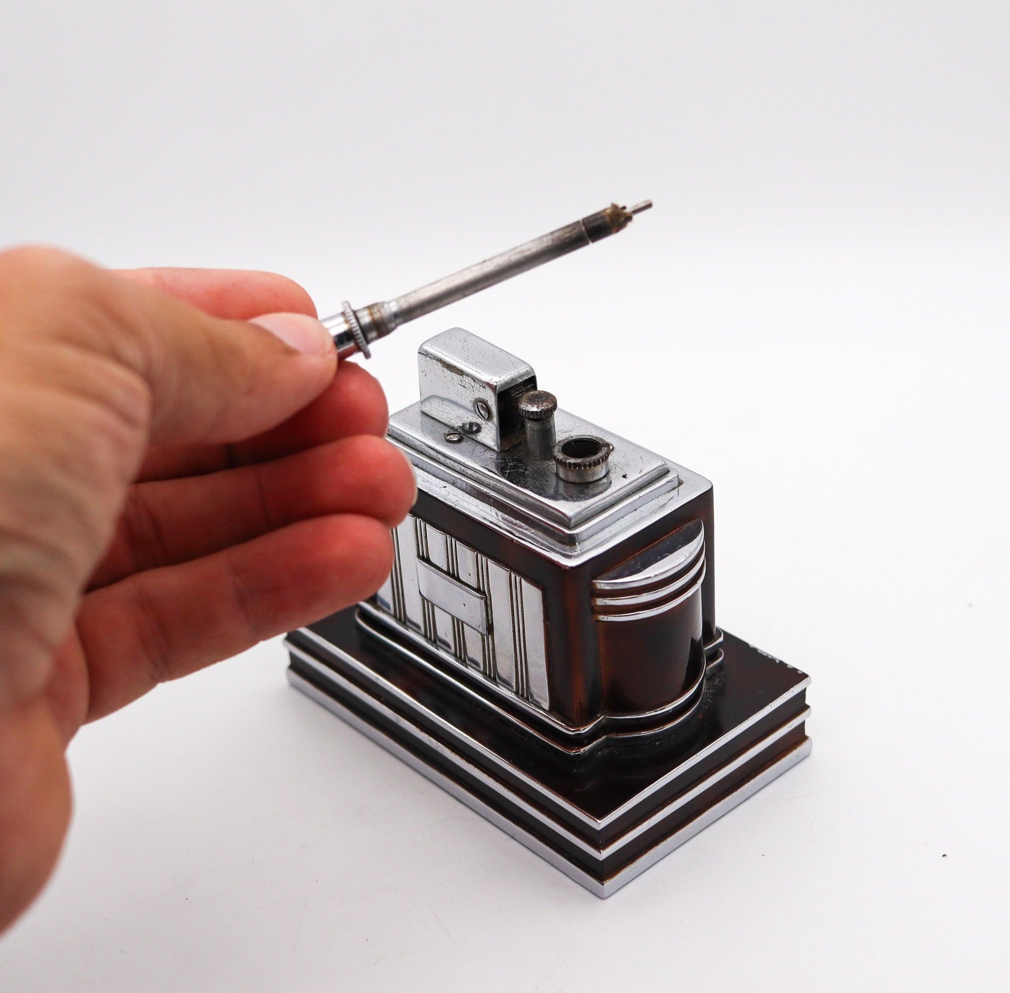 Mid-20th Century RONSON 1938 Art Deco Machine Age Lacquered Deluxe Classic Touch Tip Lighter For Sale