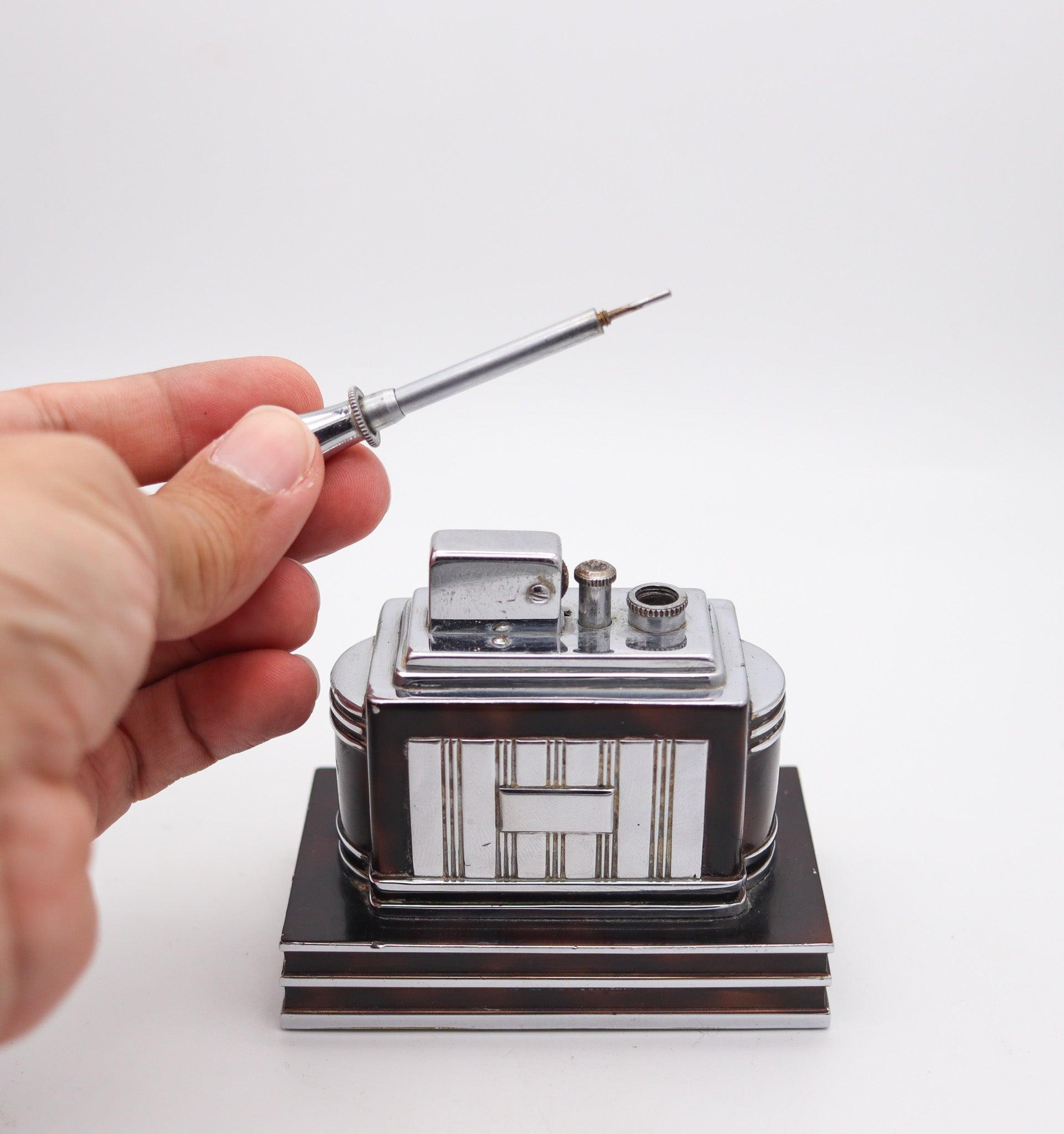 RONSON 1938 Art Deco Machin Age laccato Deluxe Classic Touch Tip Accendino In condizioni ottime in vendita a Miami, FL