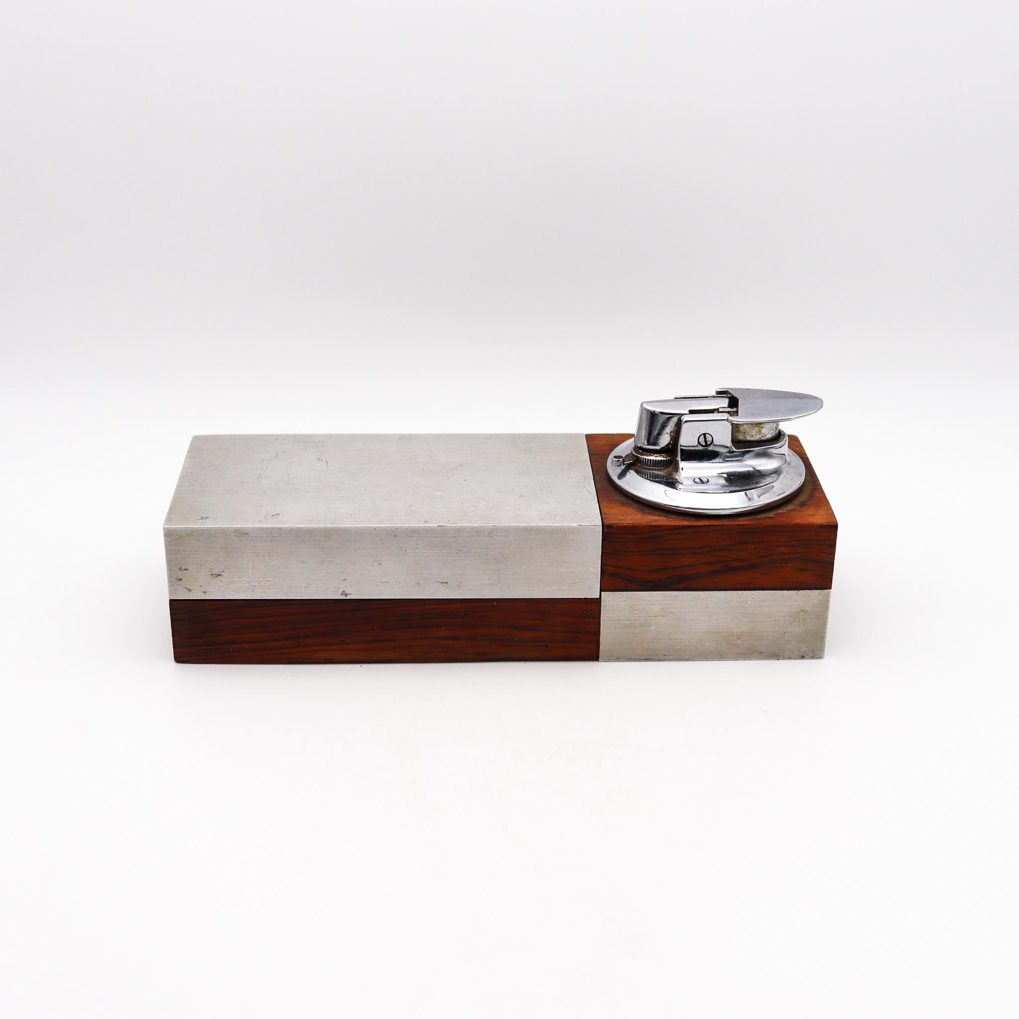 Modernist geometric cigarette box designed by Ronson.

An exceptional and very beautiful desk box, created in New Jersey United States by The Ronson Co. during the mid century period, back in the 1960. Designed with geometric patterns and crafted in