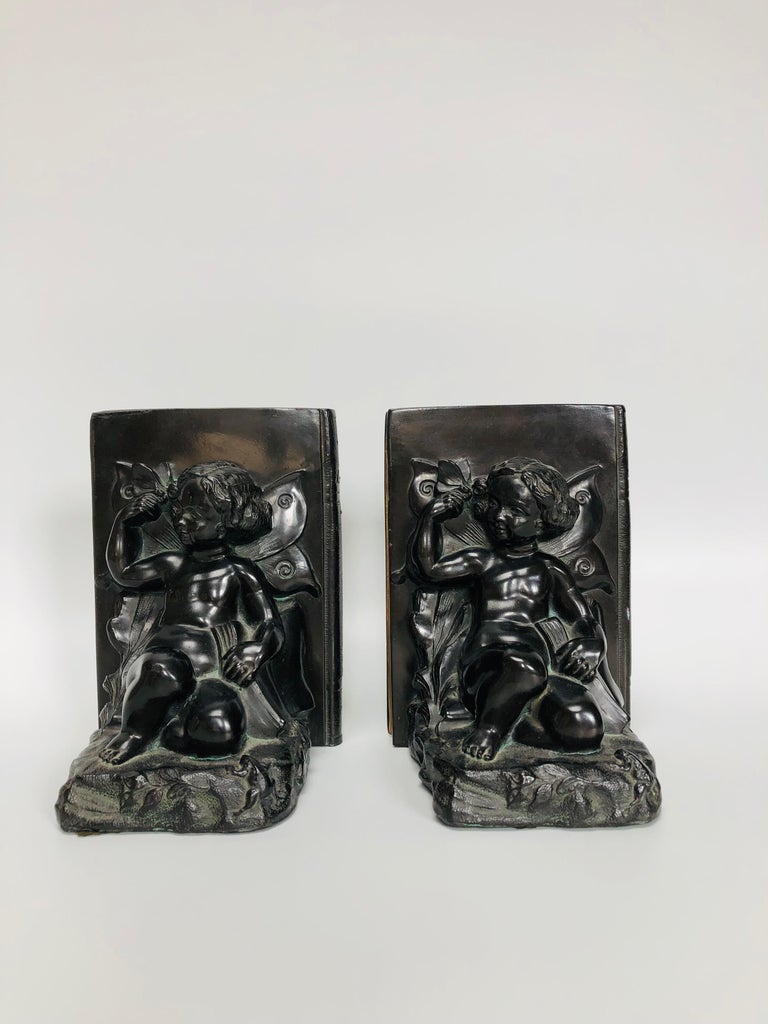 Pair of art deco bookends in white metal (regula), circa 1930. They represent children with butterfly wings, leaning against a book and holding a butterfly in the hand. A small frog is climbing on the base.
They are in perfect condition.

Total