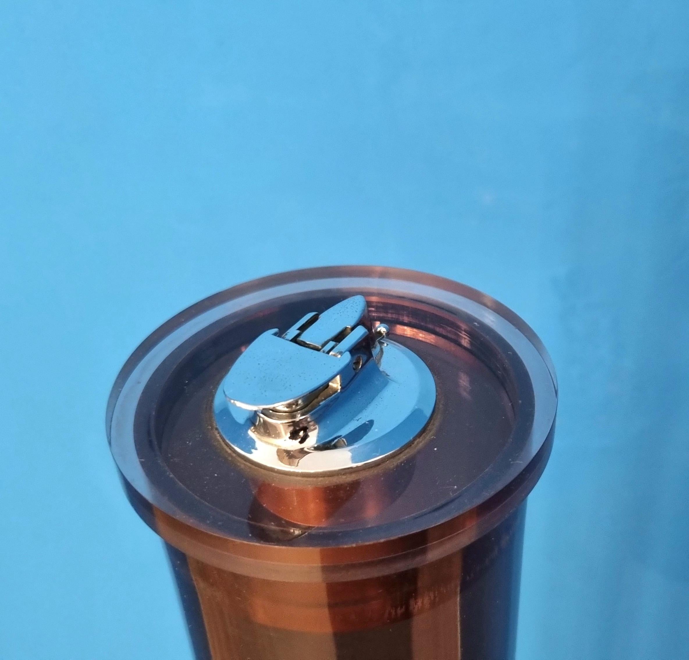 Ronson rare plexiglass floor lighter from the 70s In Good Condition For Sale In Vigevano, PV