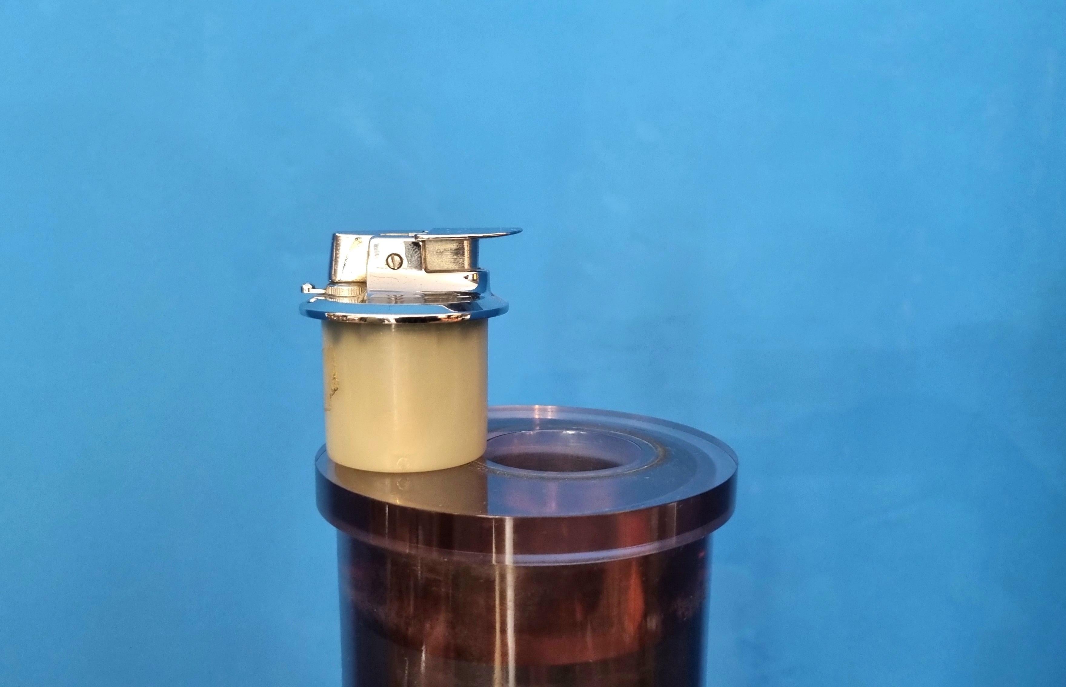 Ronson rare plexiglass floor lighter from the 70s For Sale 1