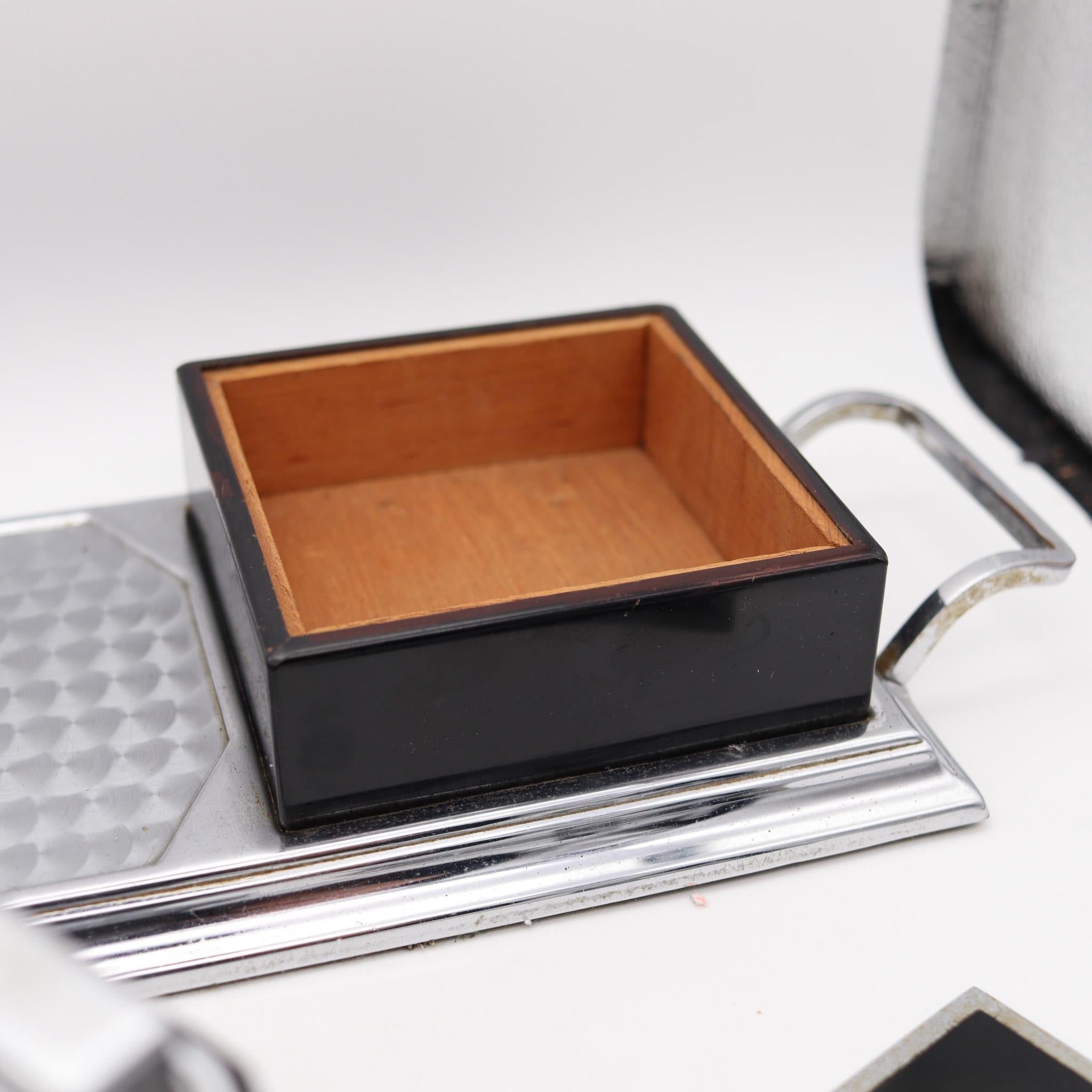 Ronson USA 1935 Art Deco Black Lacquered Desk Box With Octette Touch Tip Lighter In Excellent Condition For Sale In Miami, FL