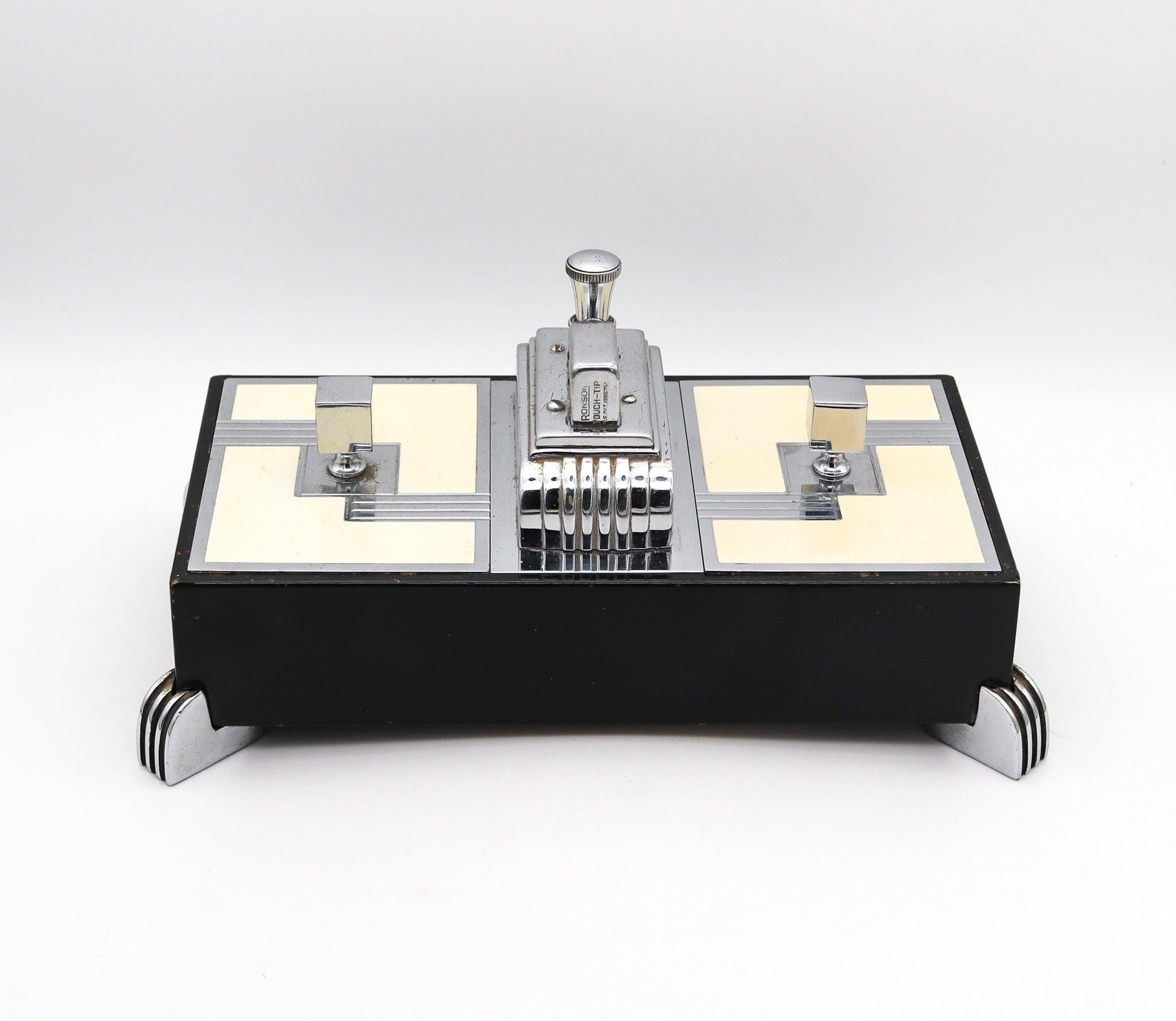Desk double box with lighter designed by Ronson.

An exceptional and very beautiful desk box, created in New Jersey United States by The Ronson Co. during the art deco period, back in the 1935. This is a rare double box with two lids with square
