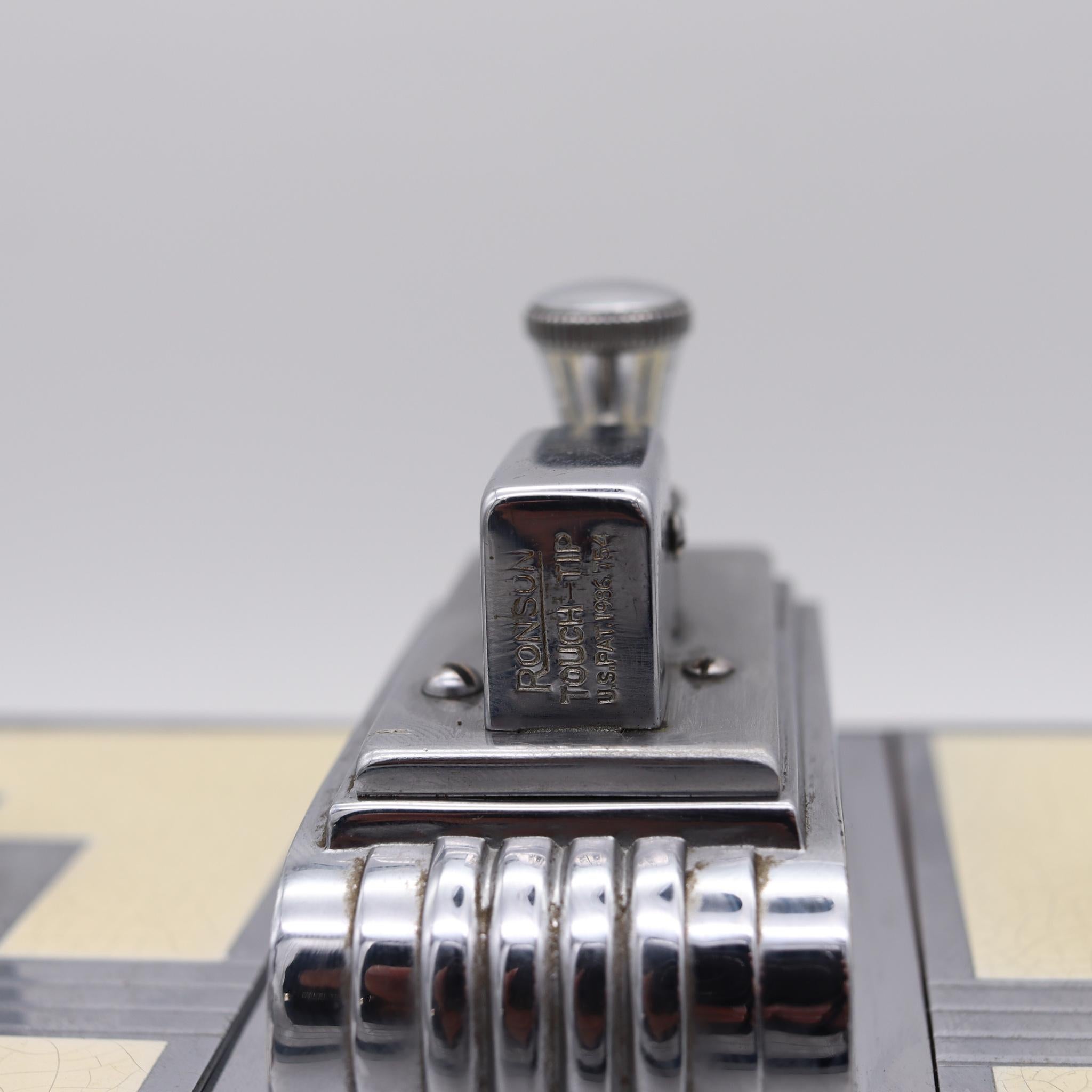 Ronson USA 1935 - Art Déco - Boîte de bureau laquée noire avec briquet à bouton-pression 1