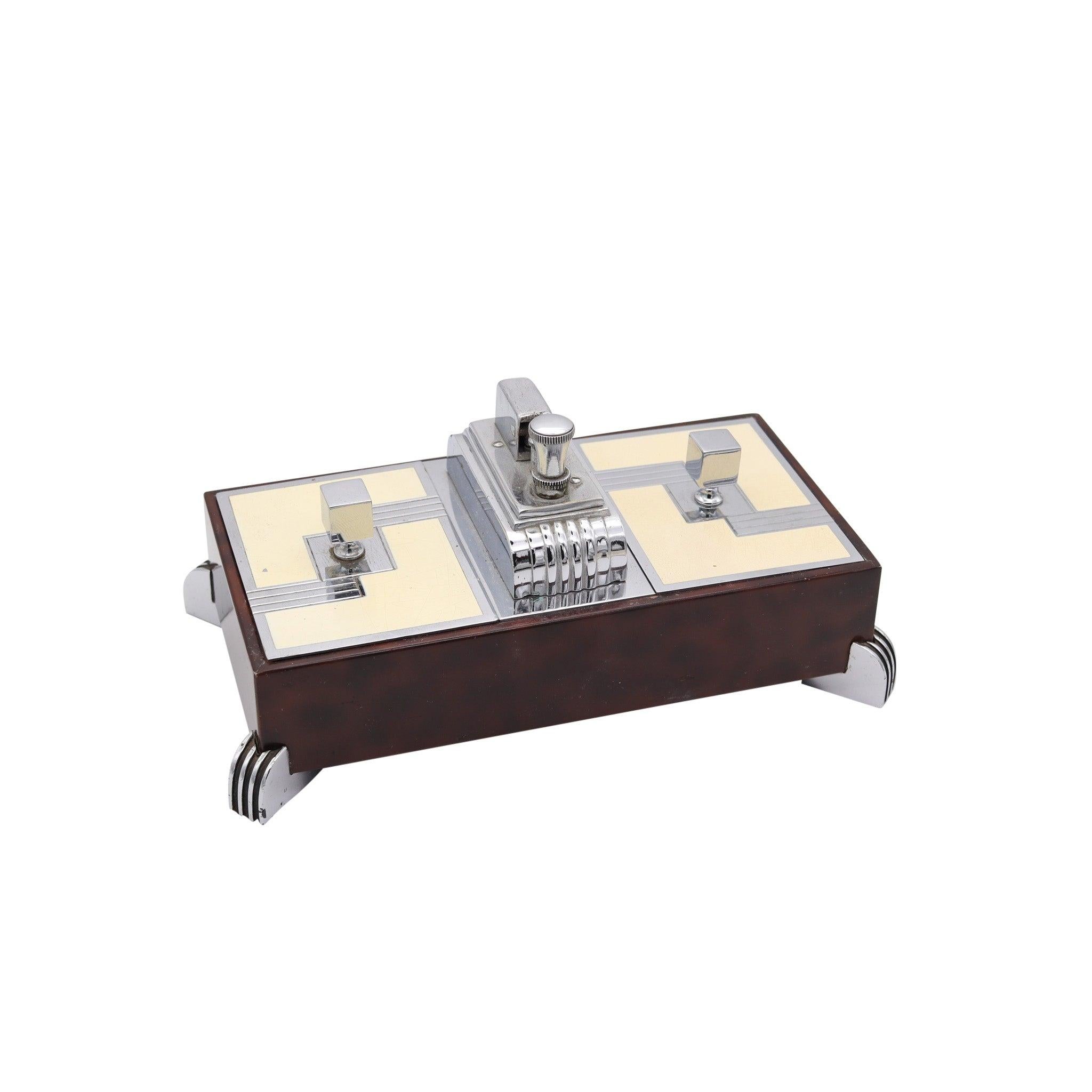 Milieu du XXe siècle RONSON USA 1935 Machine Age Brown Laquer Desk Double Box With Touch Tip Lights en vente