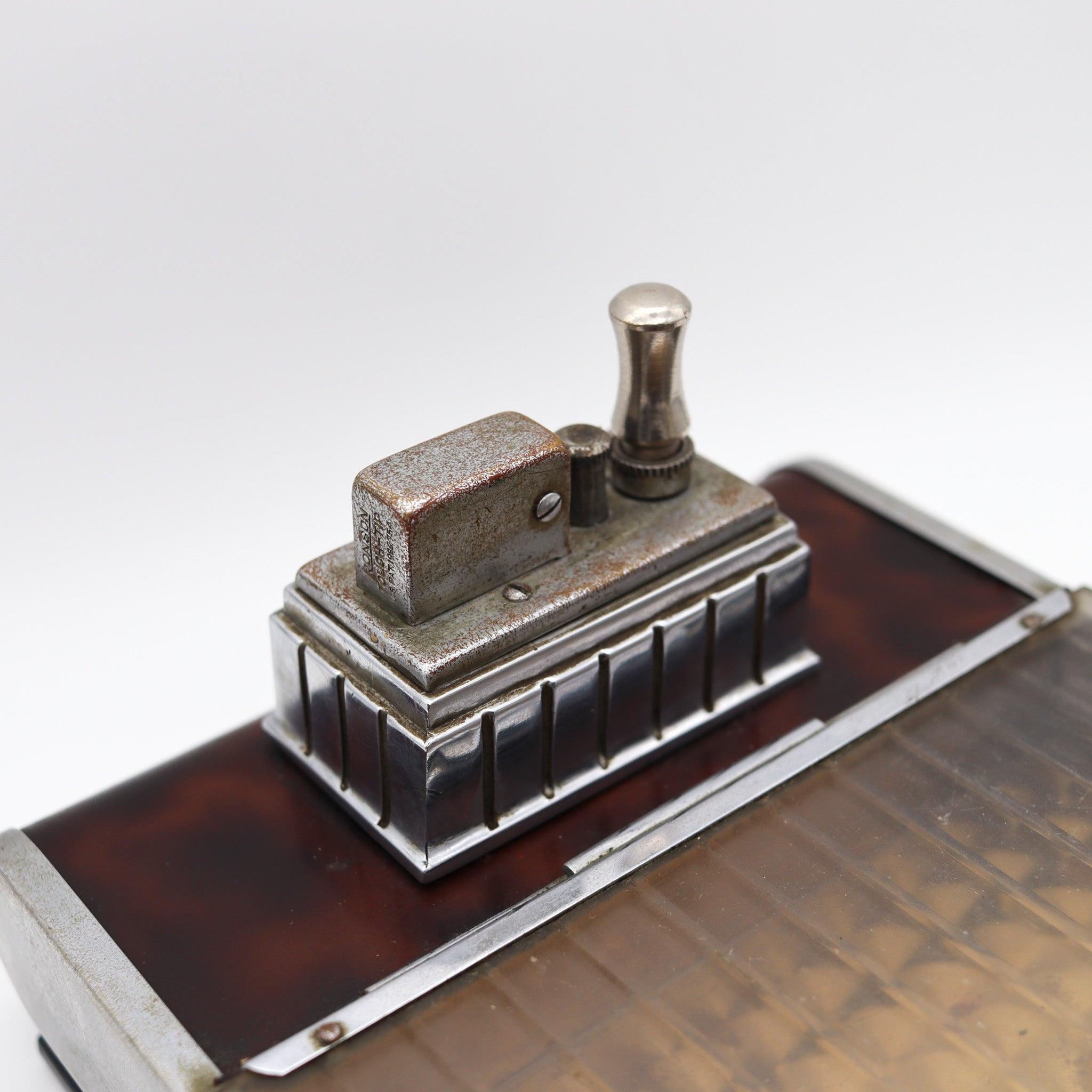 Art deco dispenser box with lighter designed by Ronson.

An exceptional and beautiful desk box, created in New Jersey United States by The Ronson Metal Works Co. during the art deco period, back in the 1939. This is a very rare box made in