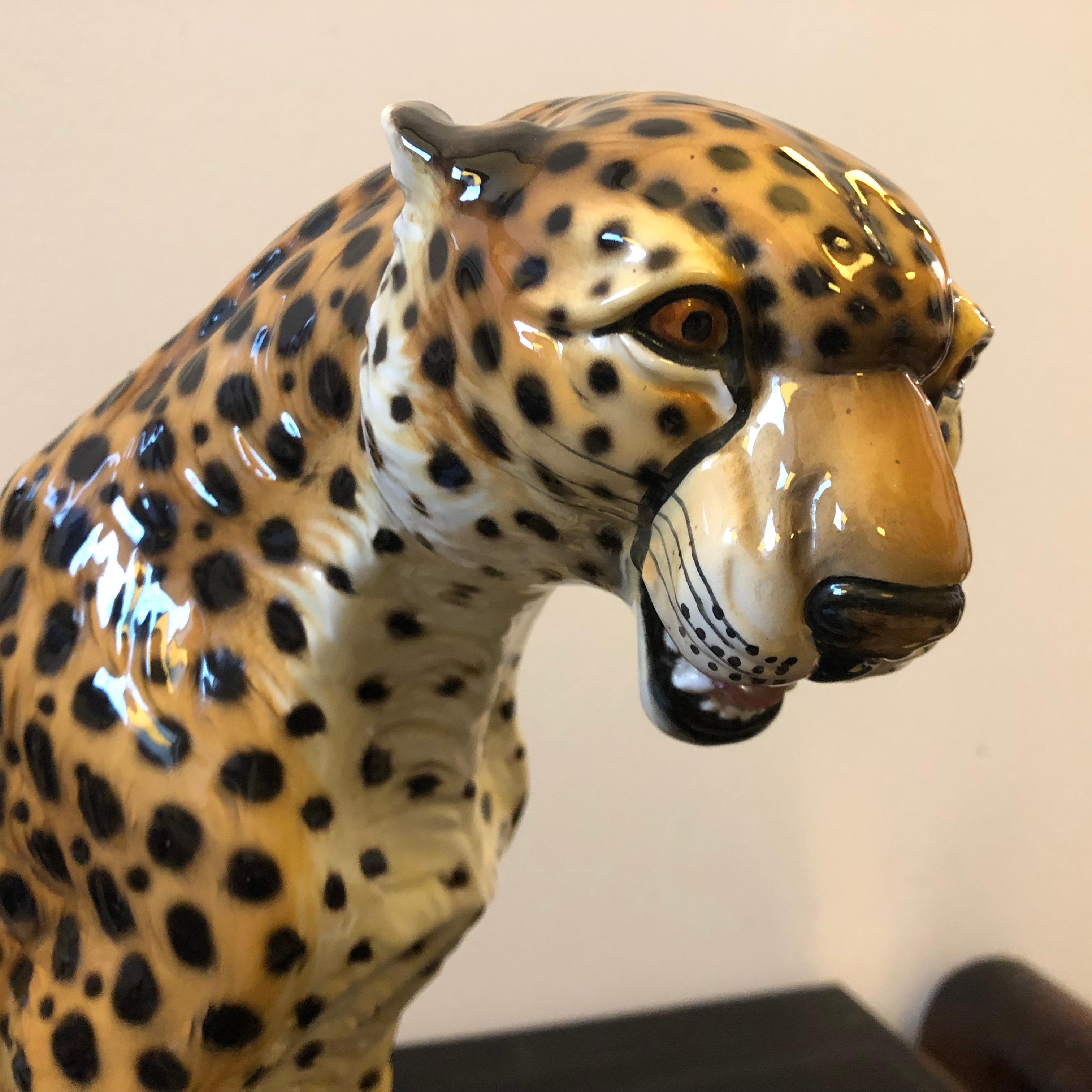 Amazing ceramic cheetah by Ronzan in perfect conditions. It's signed Made in Italy and numbers in the bottom