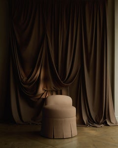 Roo Beistellsessel / Hocker aus Leinen von Frances Jean (Travertin)